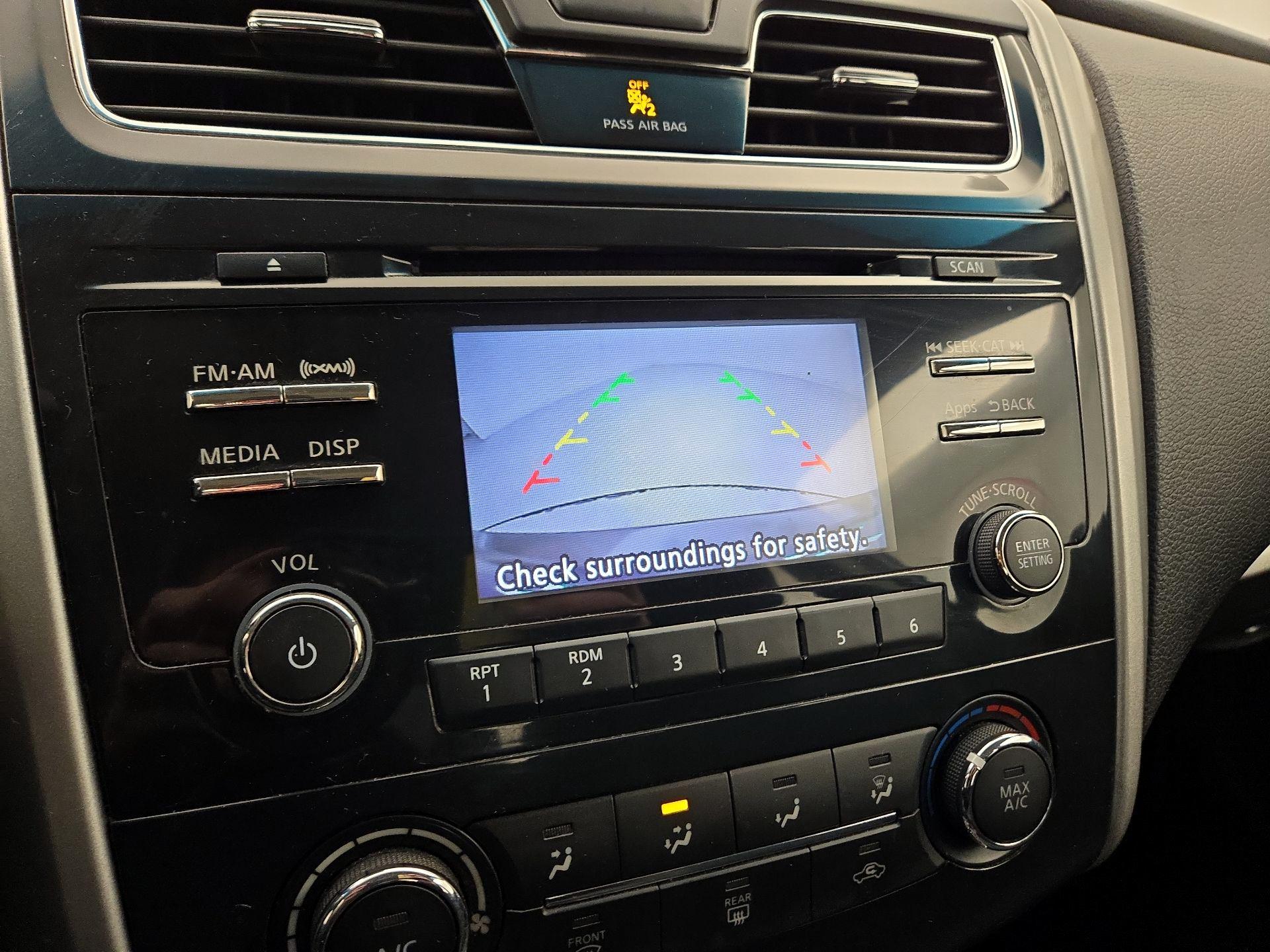 Thumbnail: 2015 Nissan Altima - 14