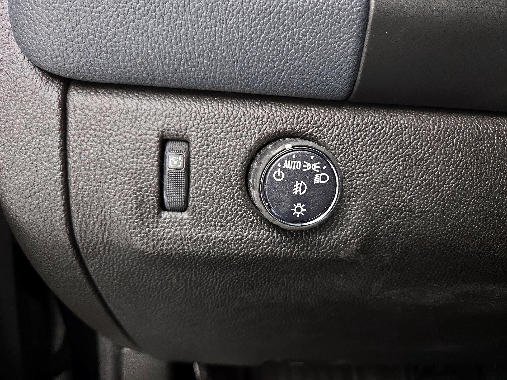 Thumbnail: 2022 Chevrolet Colorado - 13