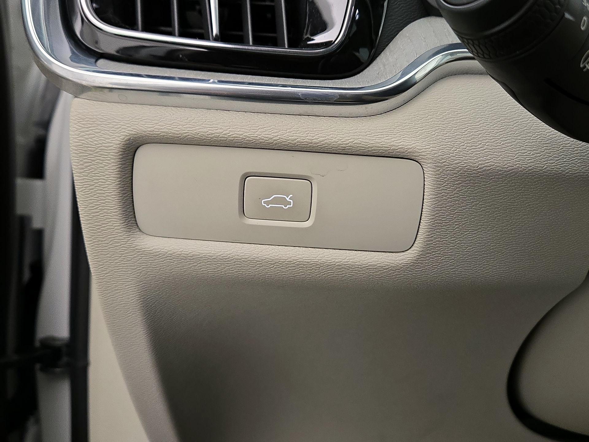 Thumbnail: 2023 Volvo S60 - 13