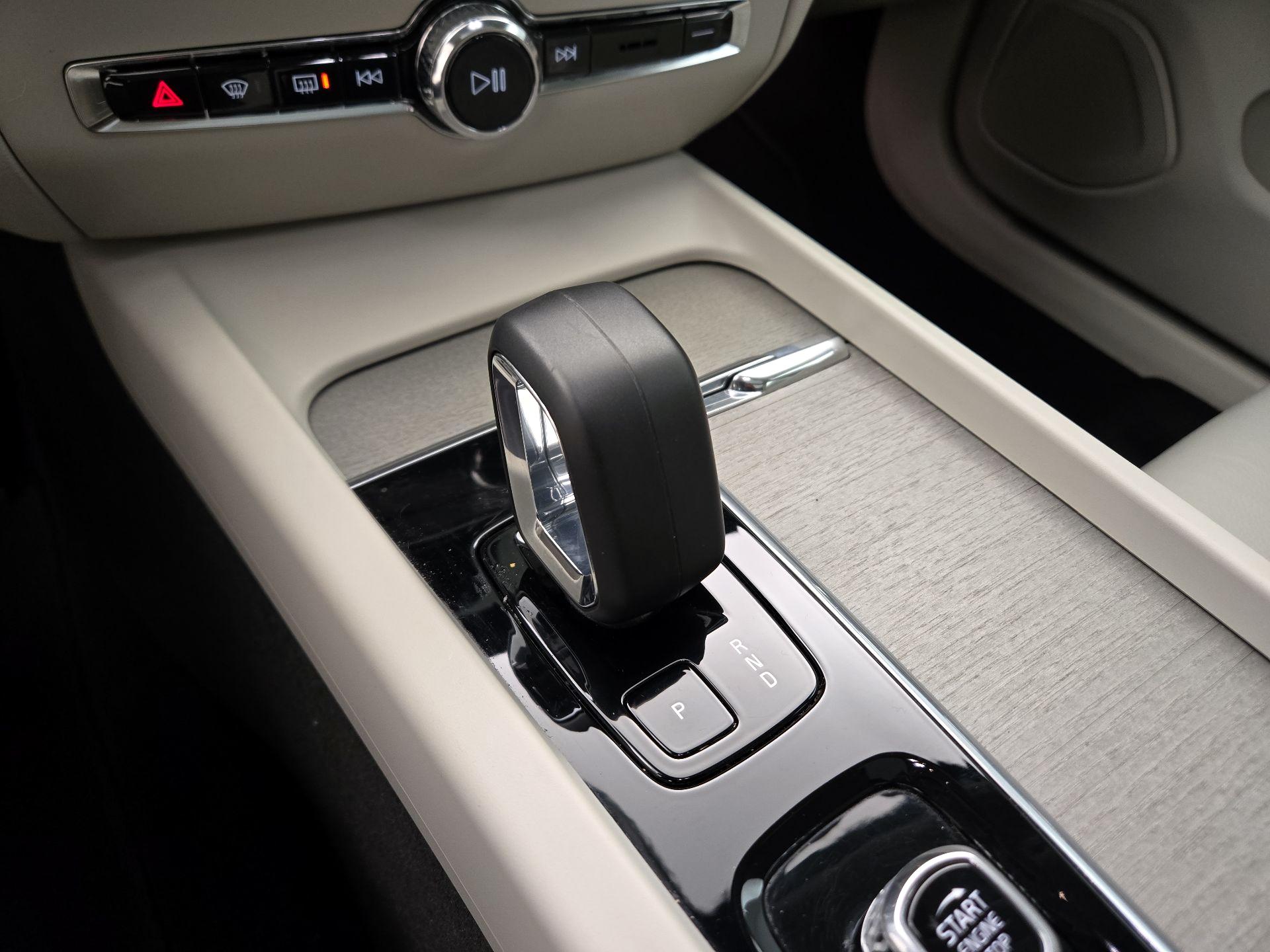 Thumbnail: 2023 Volvo S60 - 17