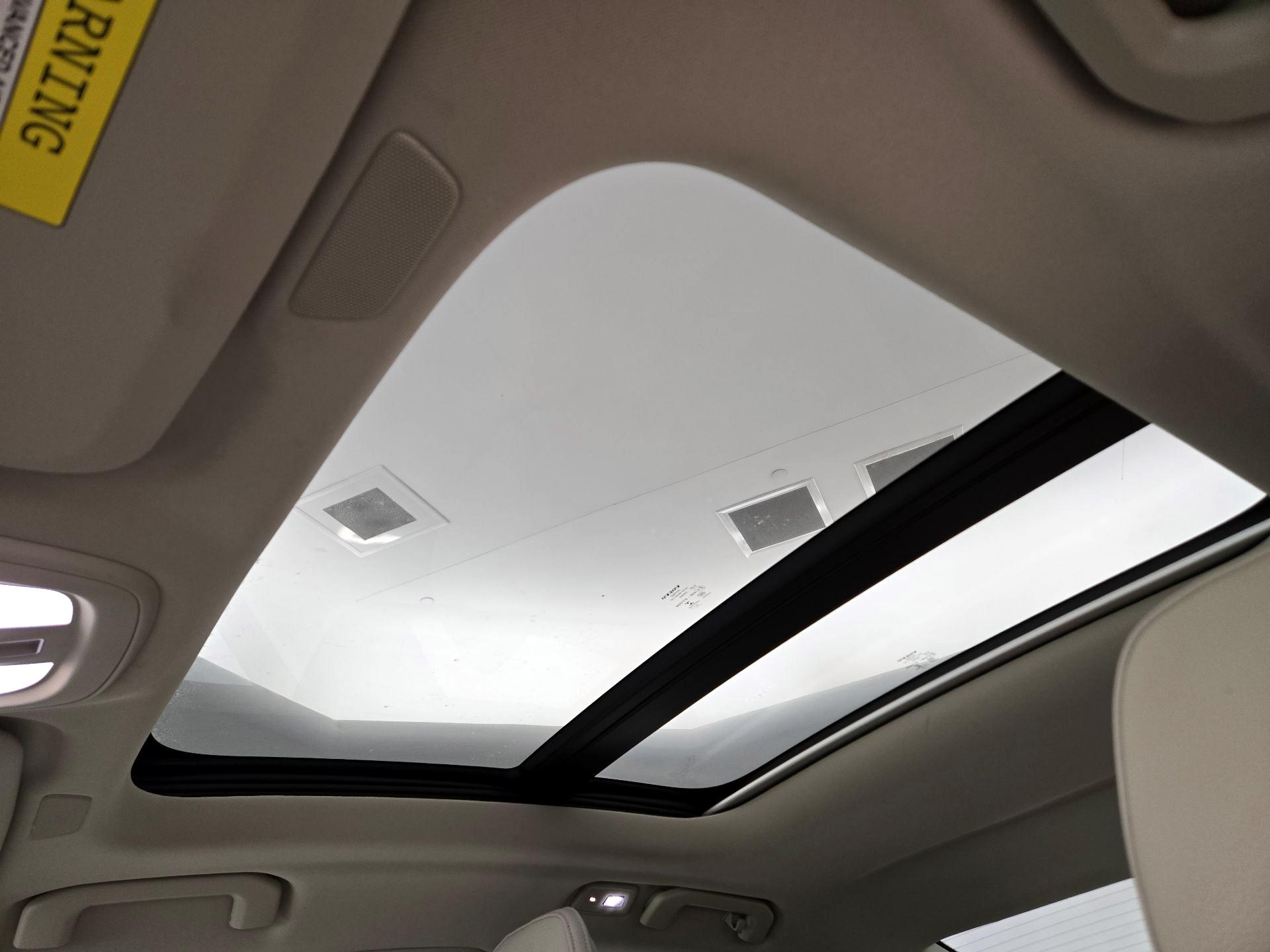 Thumbnail: 2023 Volvo S60 - 19