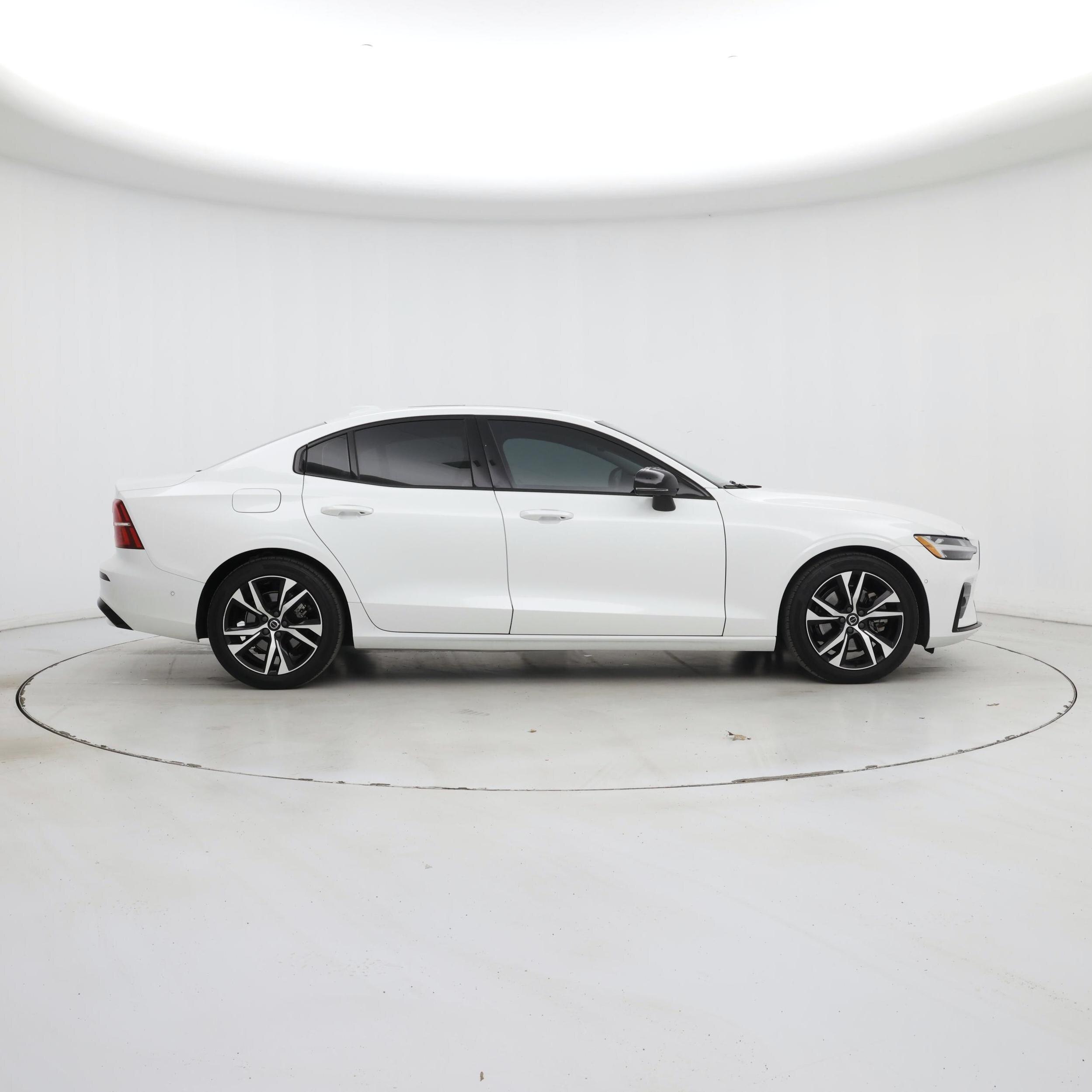 Thumbnail: 2023 Volvo S60 - 7