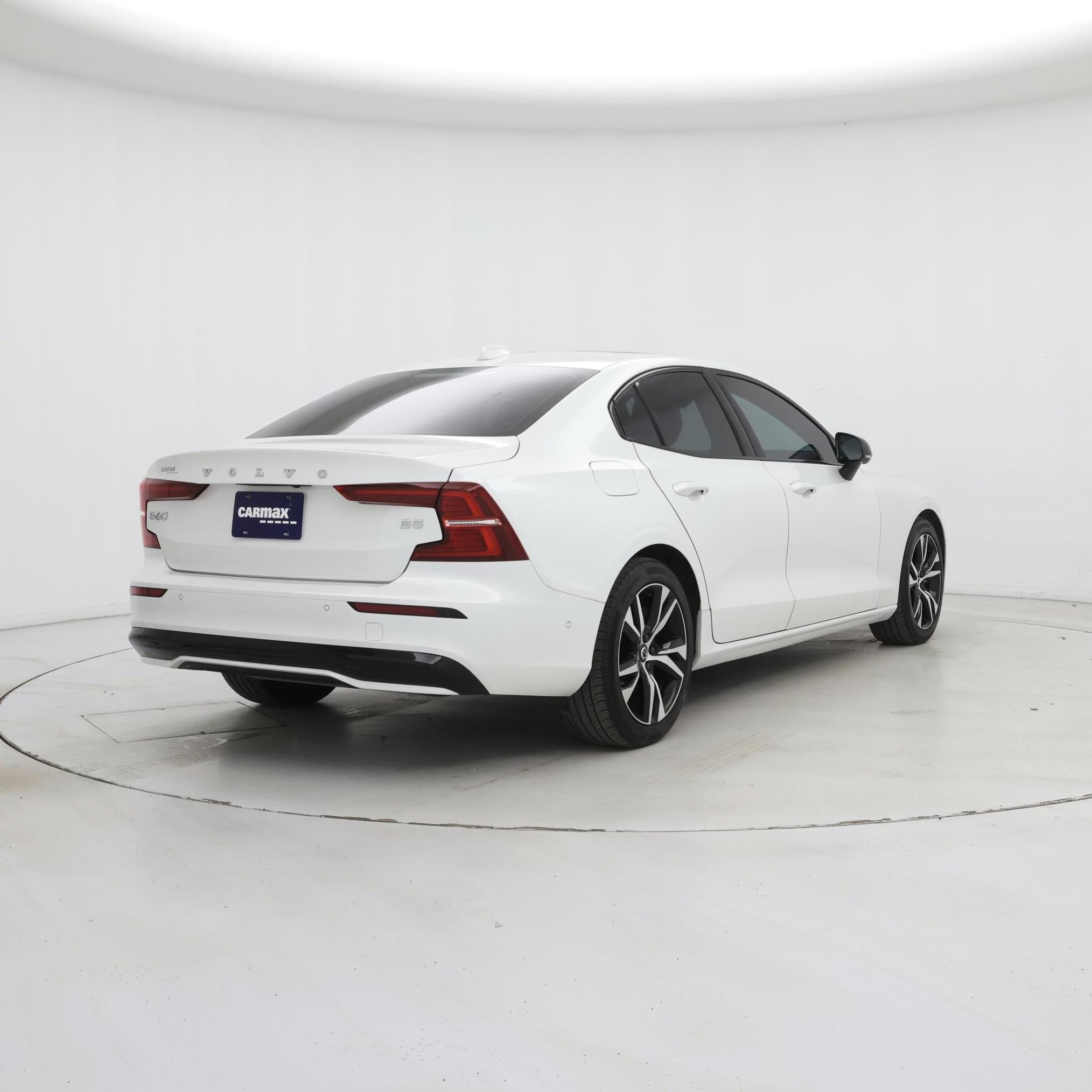 Thumbnail: 2023 Volvo S60 - 8