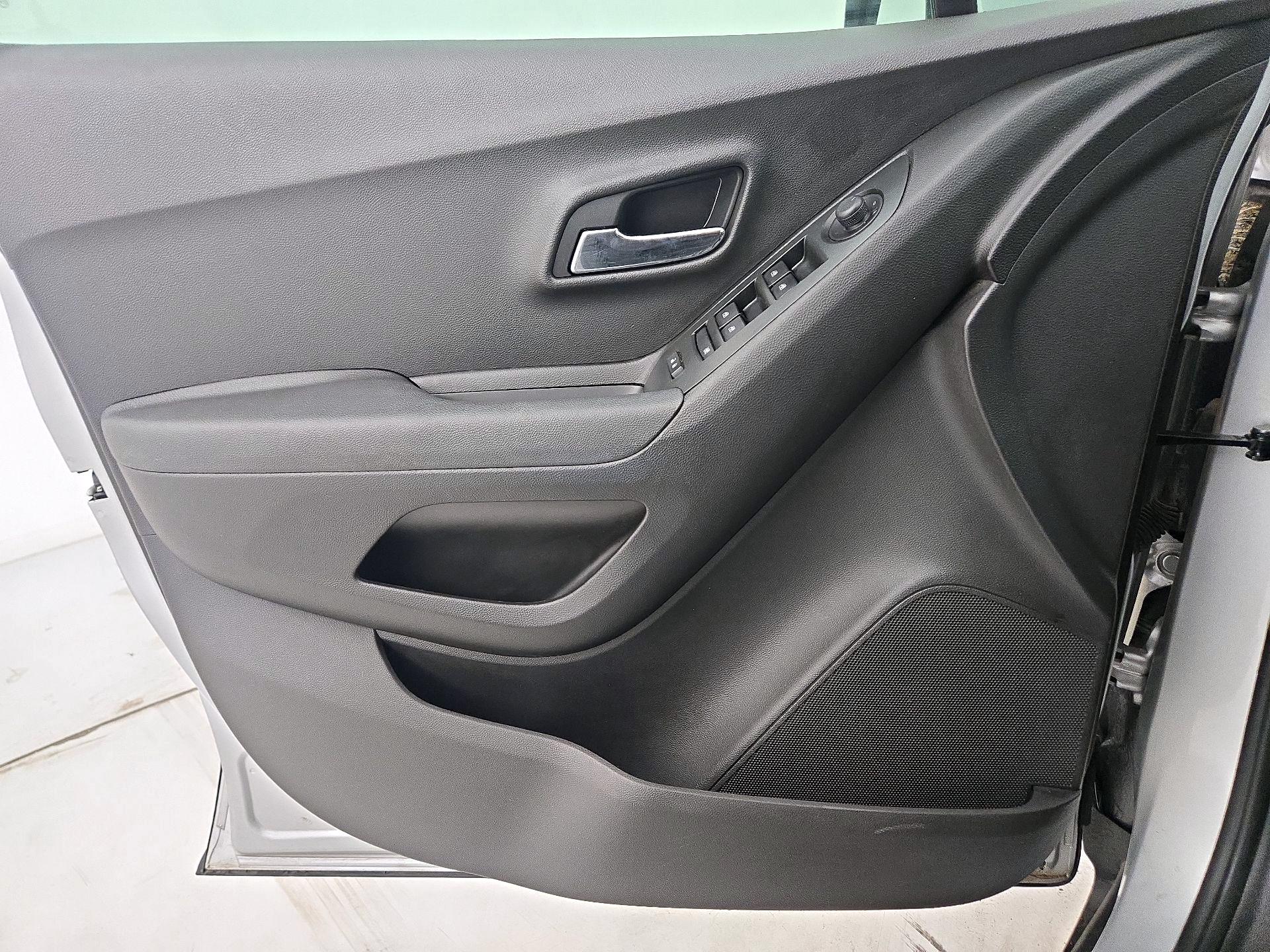 Thumbnail: 2017 Chevrolet Trax - 12