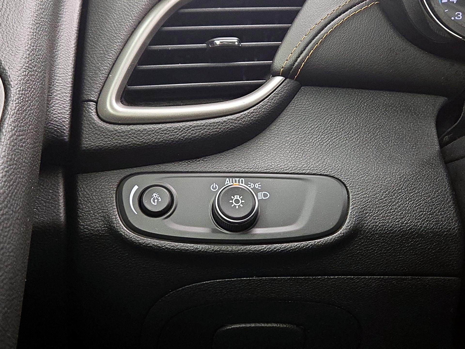 Thumbnail: 2017 Chevrolet Trax - 13