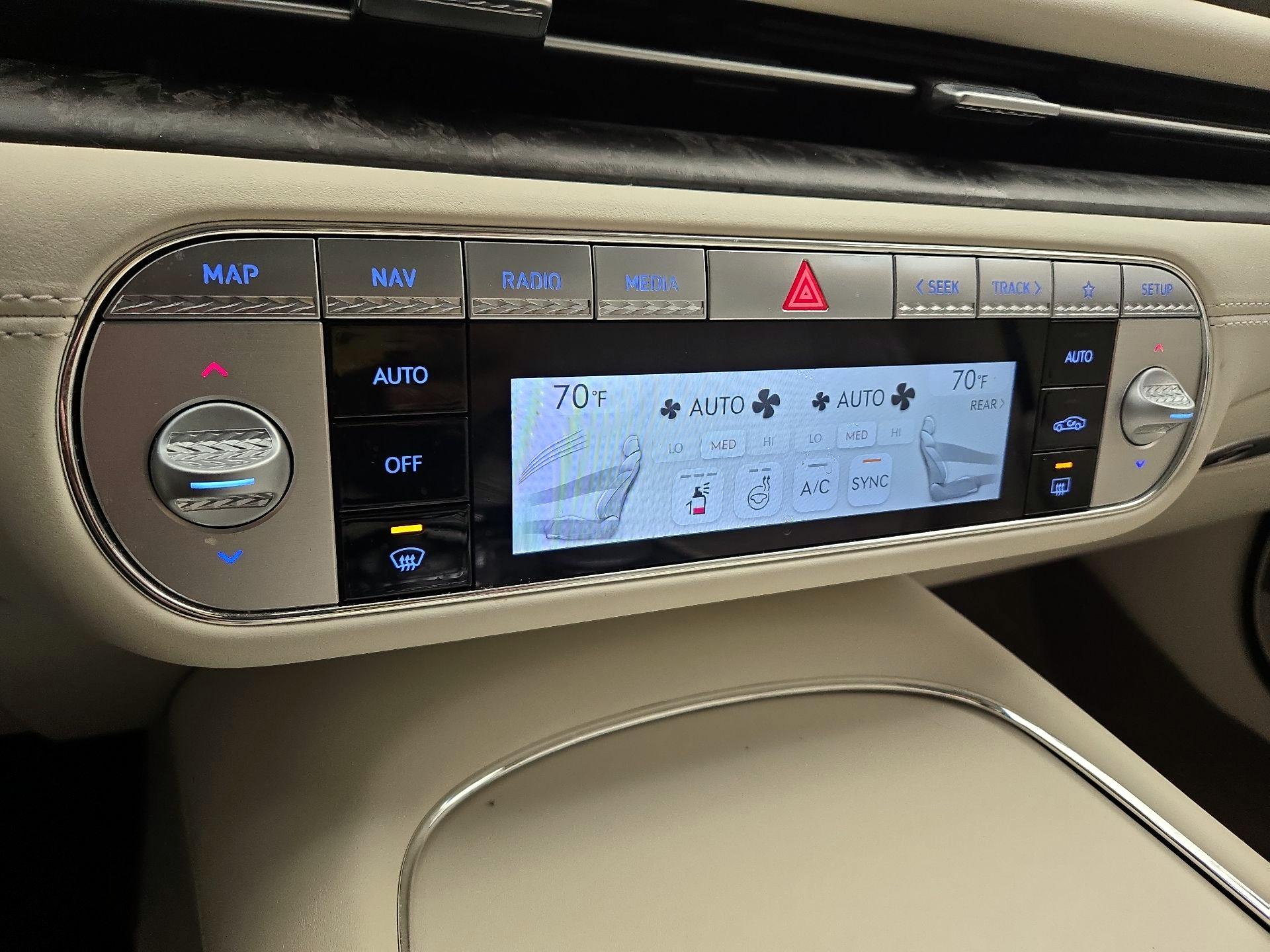 Thumbnail: 2023 Genesis G90 - 17