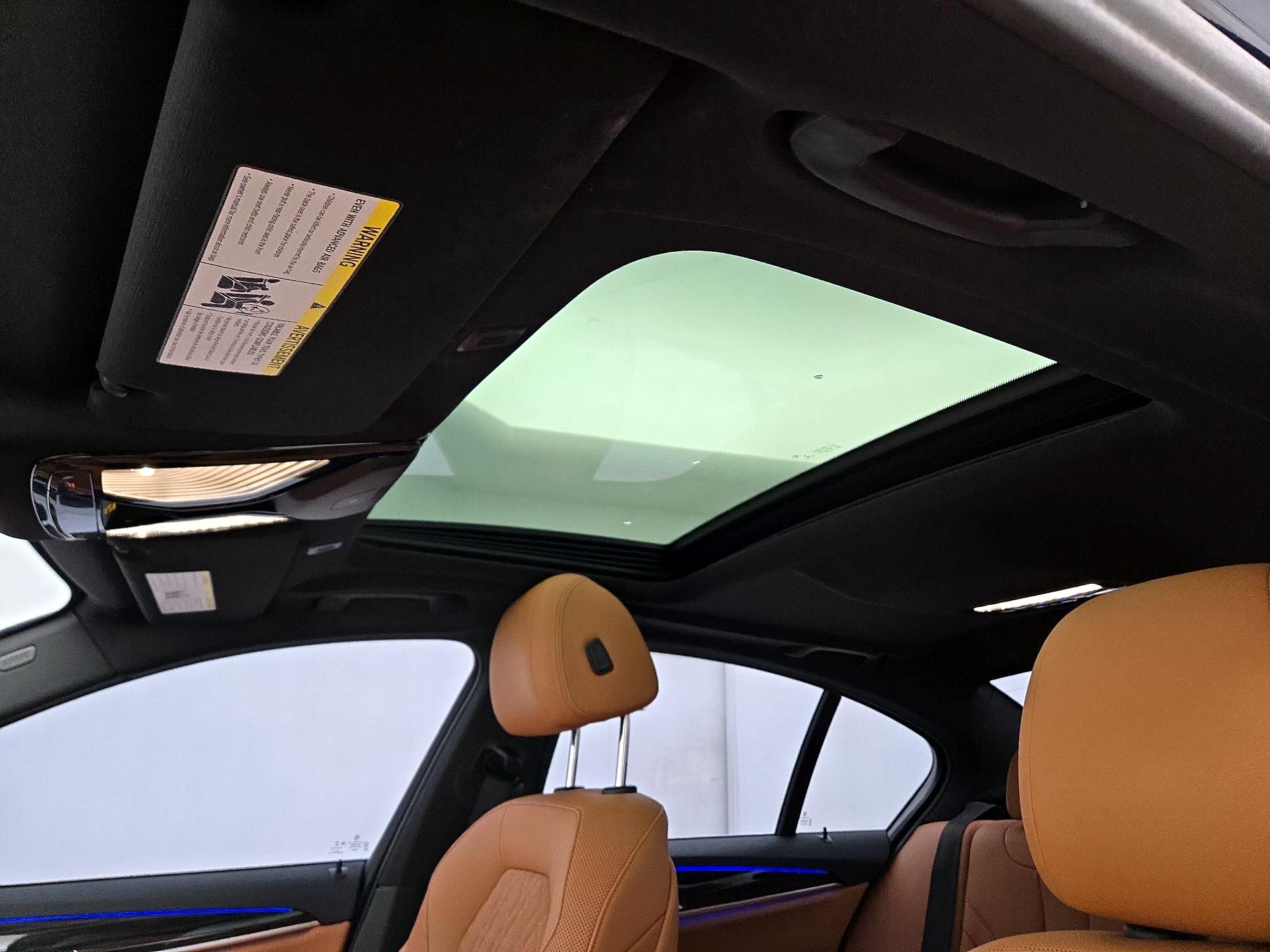 Thumbnail: 2022 BMW 5 Series - 20