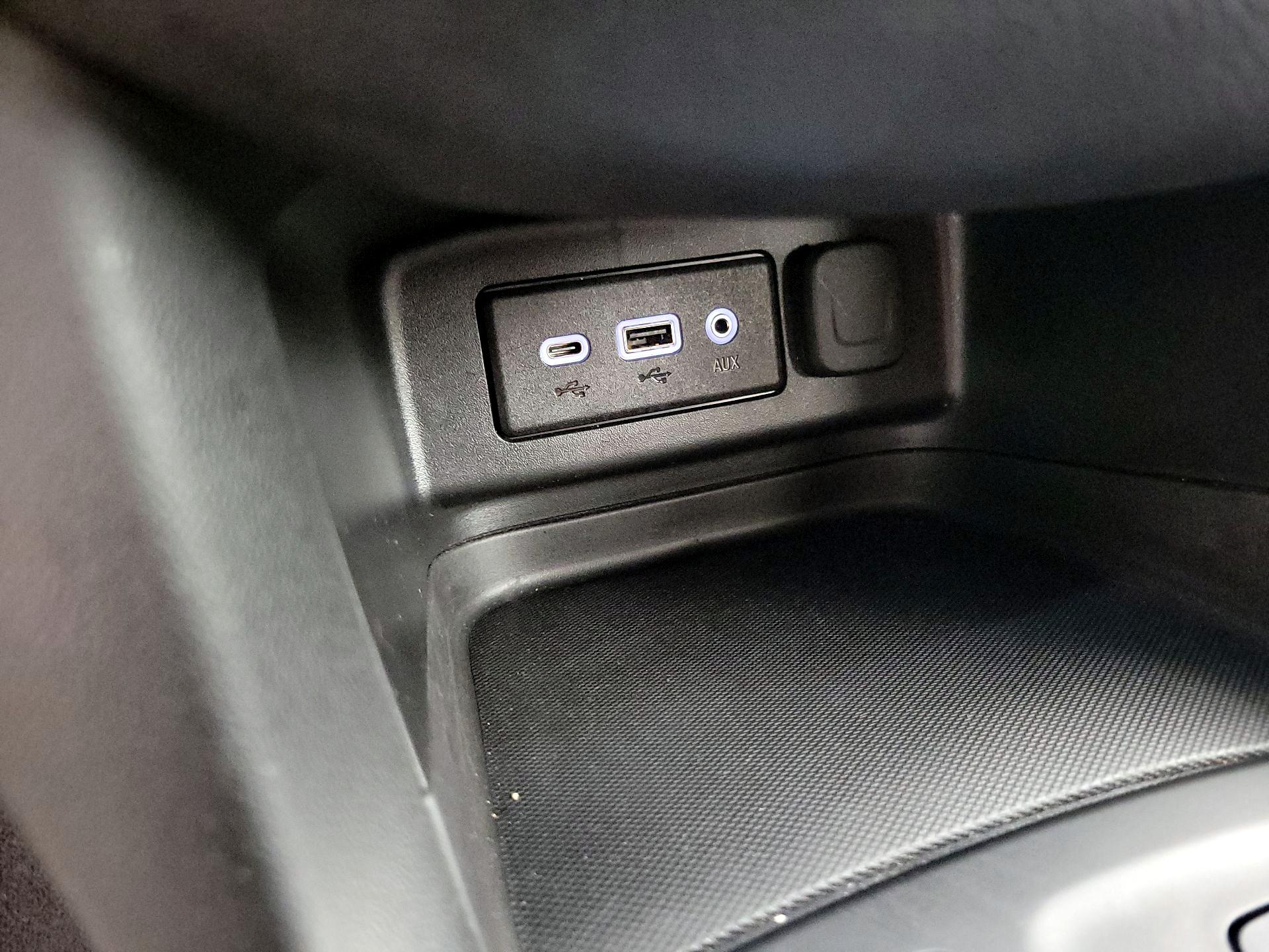 Thumbnail: 2022 Chevrolet Equinox - 18