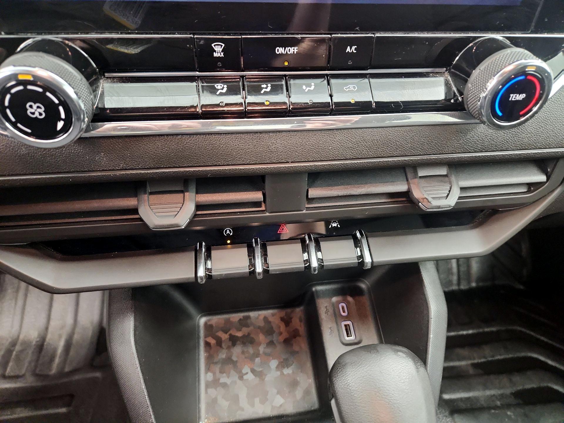 Thumbnail: 2023 Chevrolet Colorado - 16