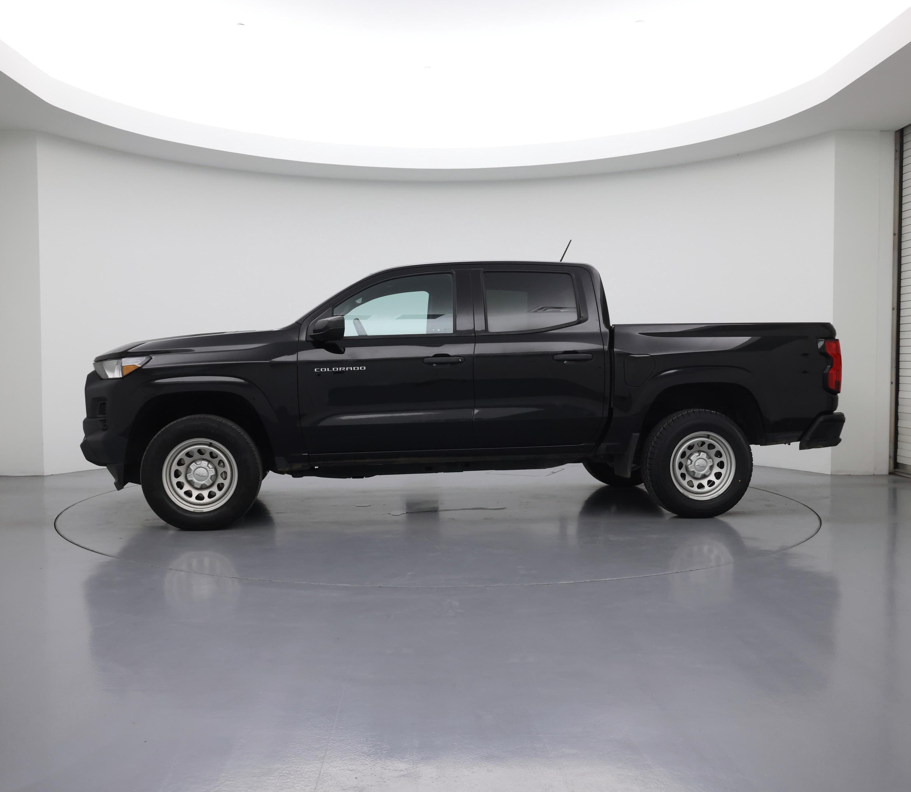 Thumbnail: 2023 Chevrolet Colorado - 3