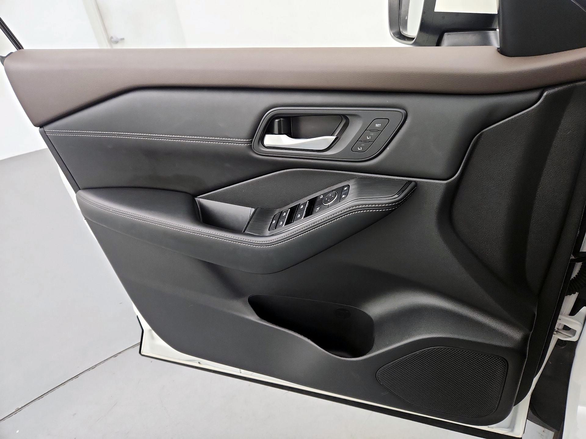 Thumbnail: 2023 Nissan Rogue - 12