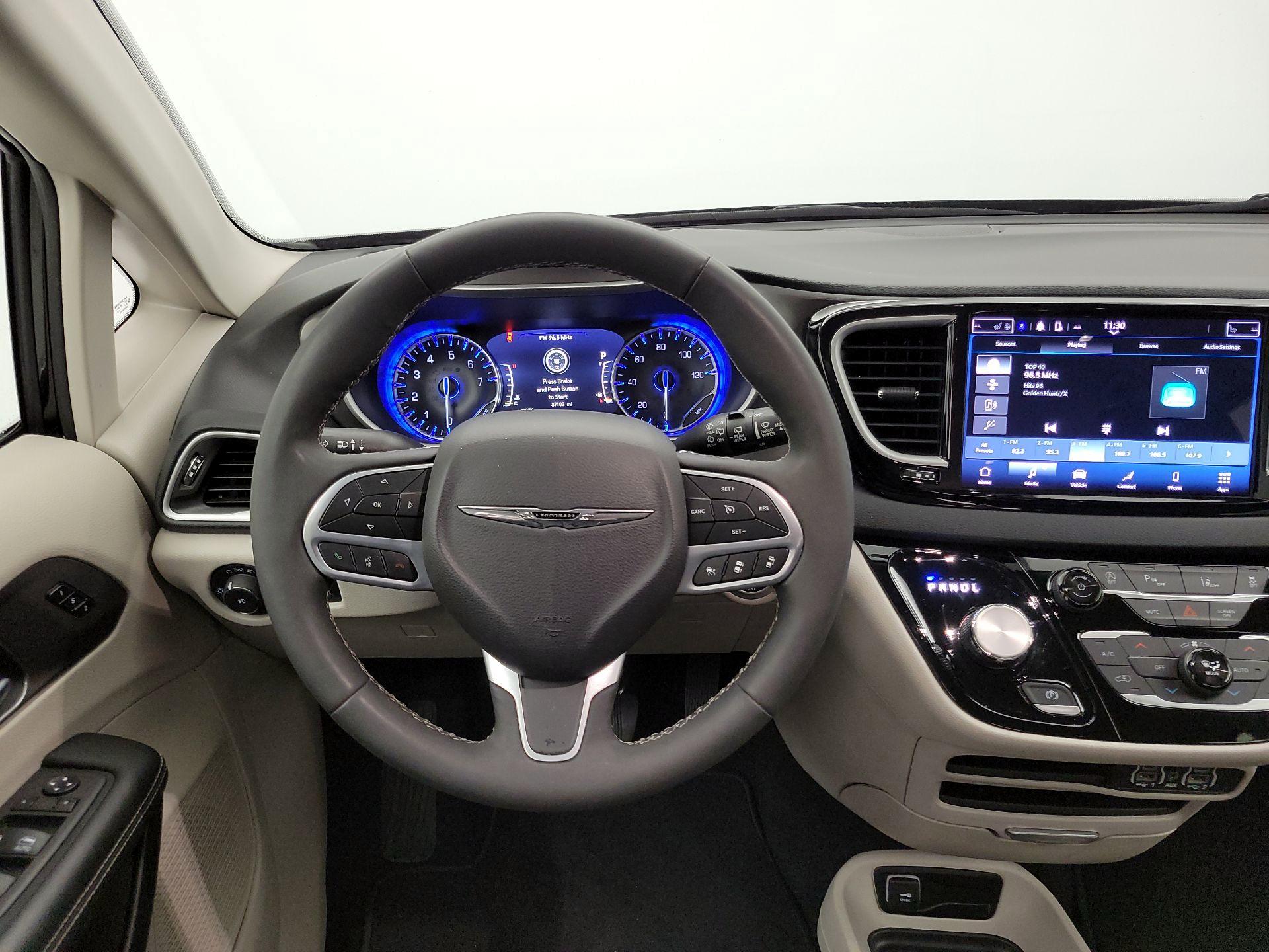 Thumbnail: 2024 Chrysler Pacifica - 10