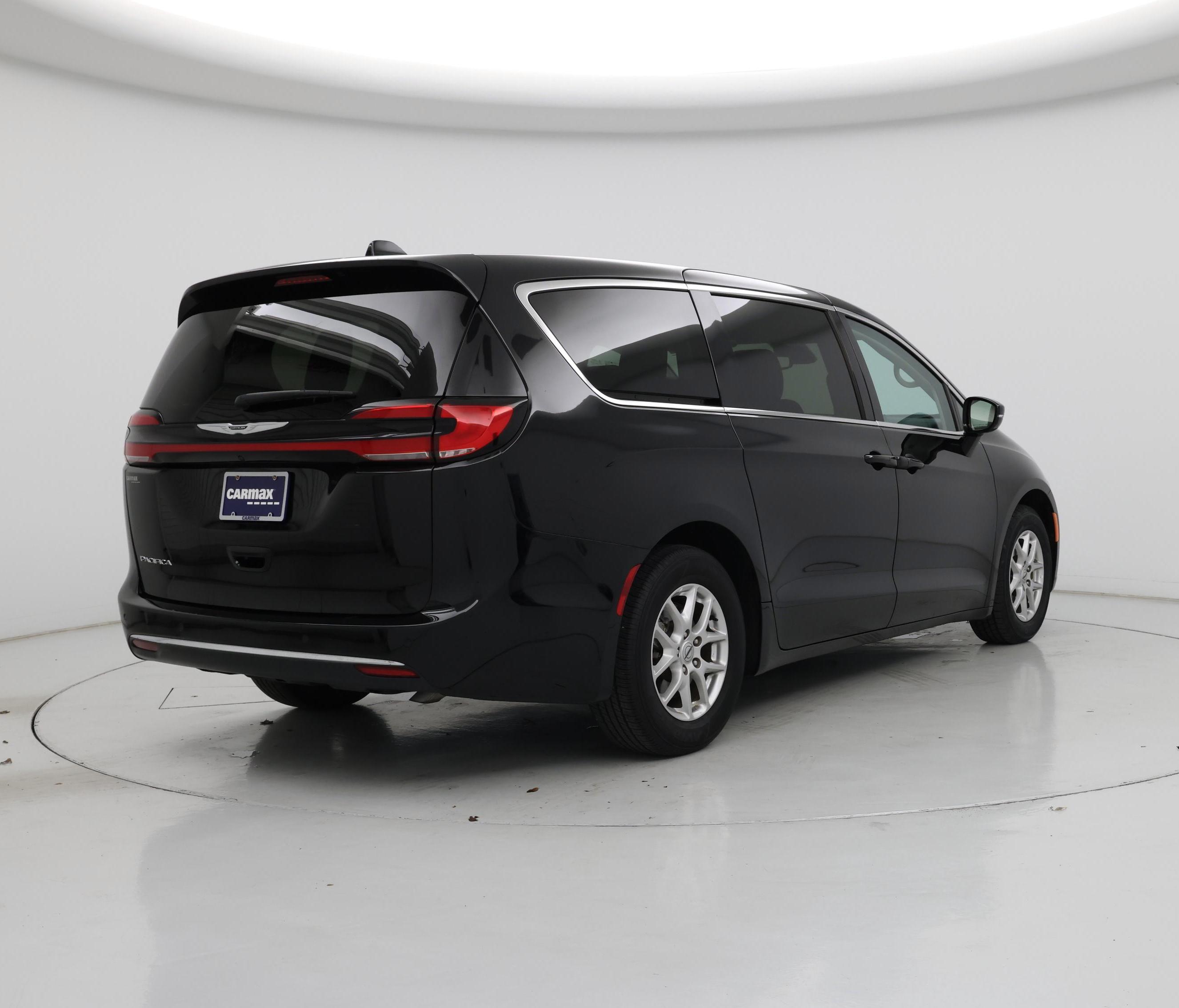 Thumbnail: 2024 Chrysler Pacifica - 8