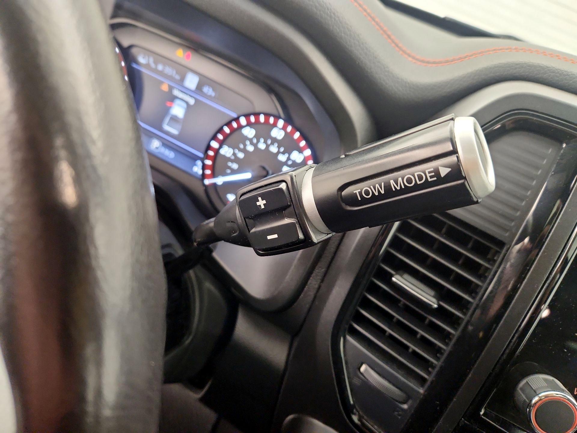 Thumbnail: 2020 Nissan Titan - 17