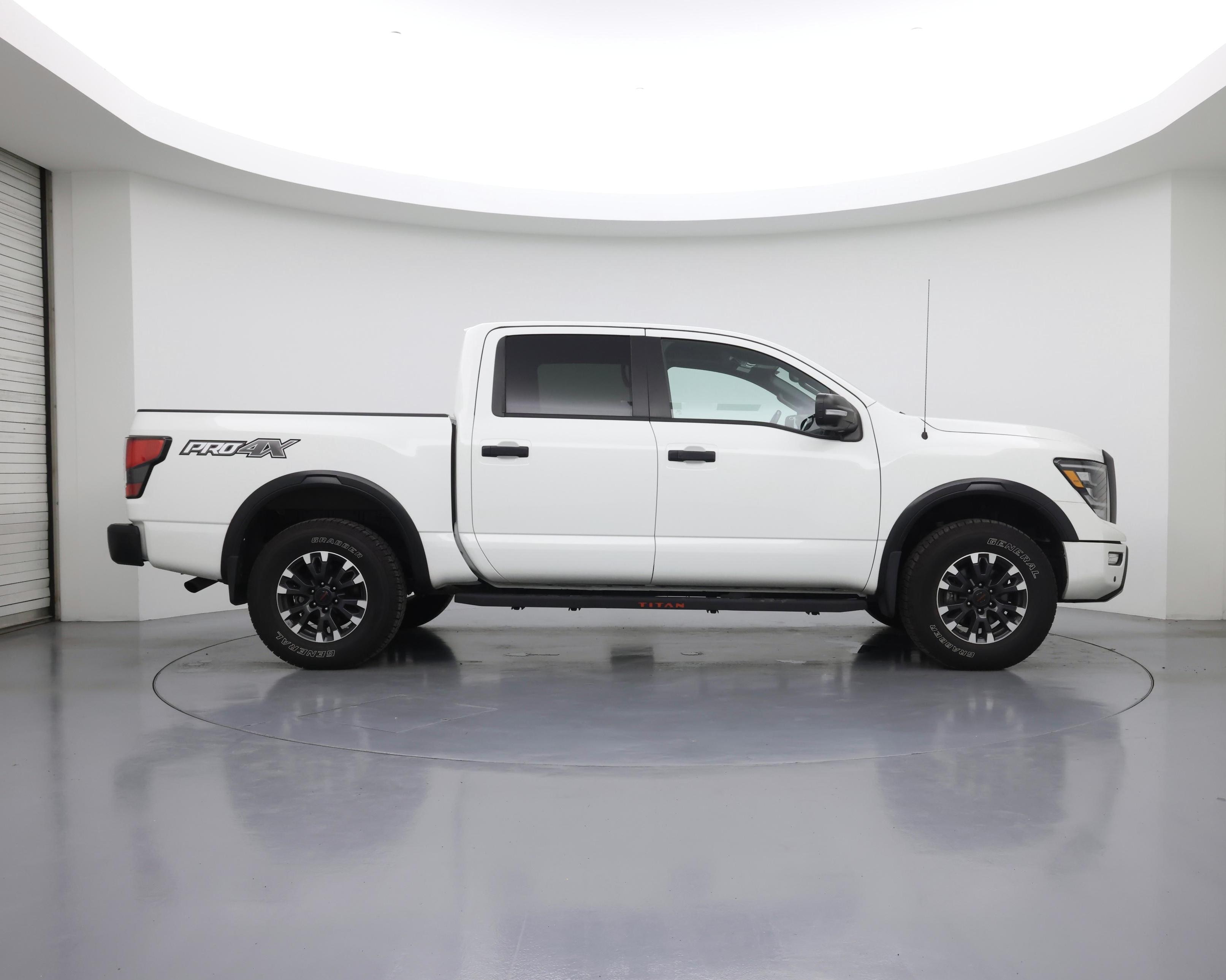 Thumbnail: 2020 Nissan Titan - 7