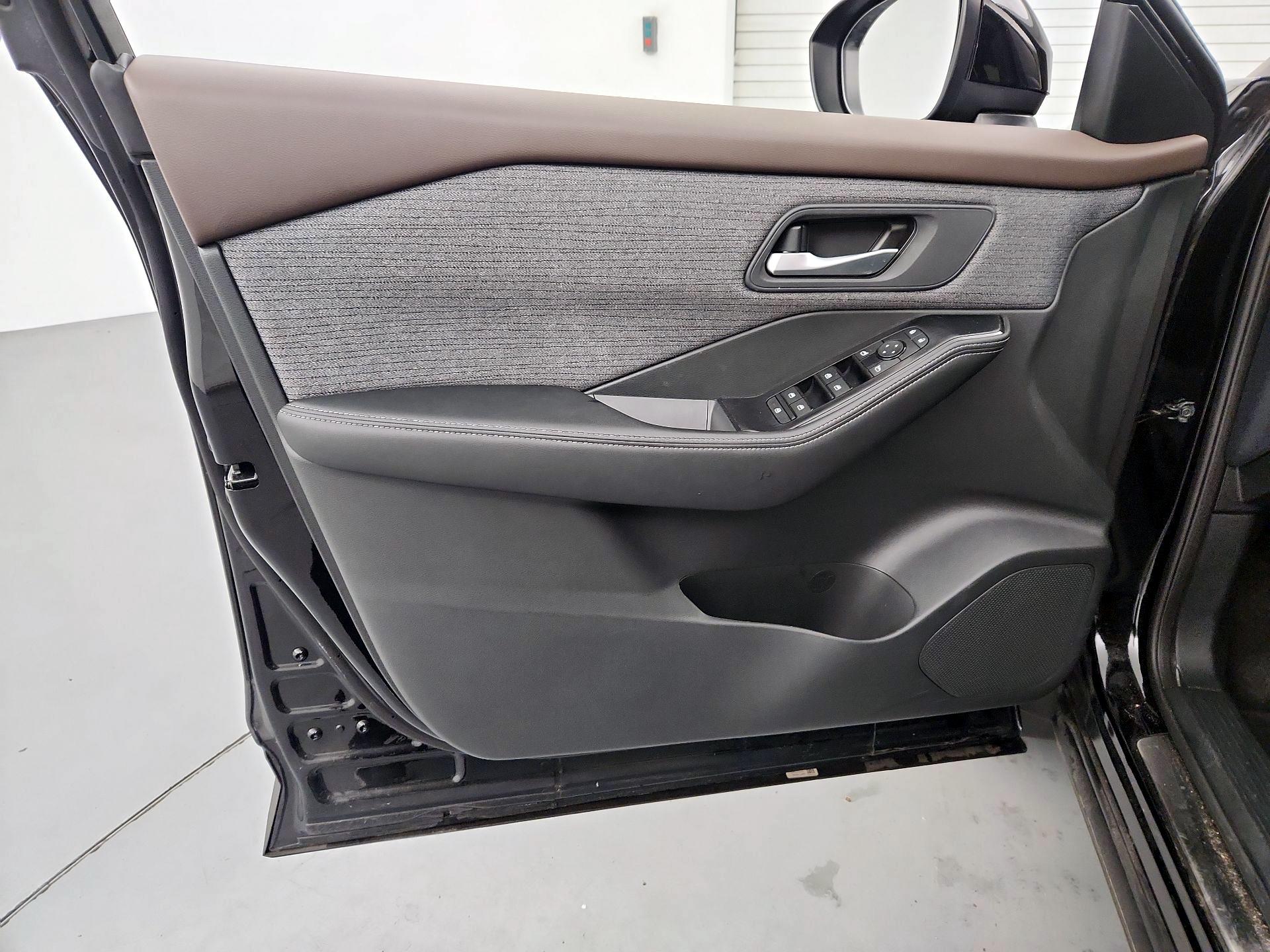 Thumbnail: 2023 Nissan Rogue - 12