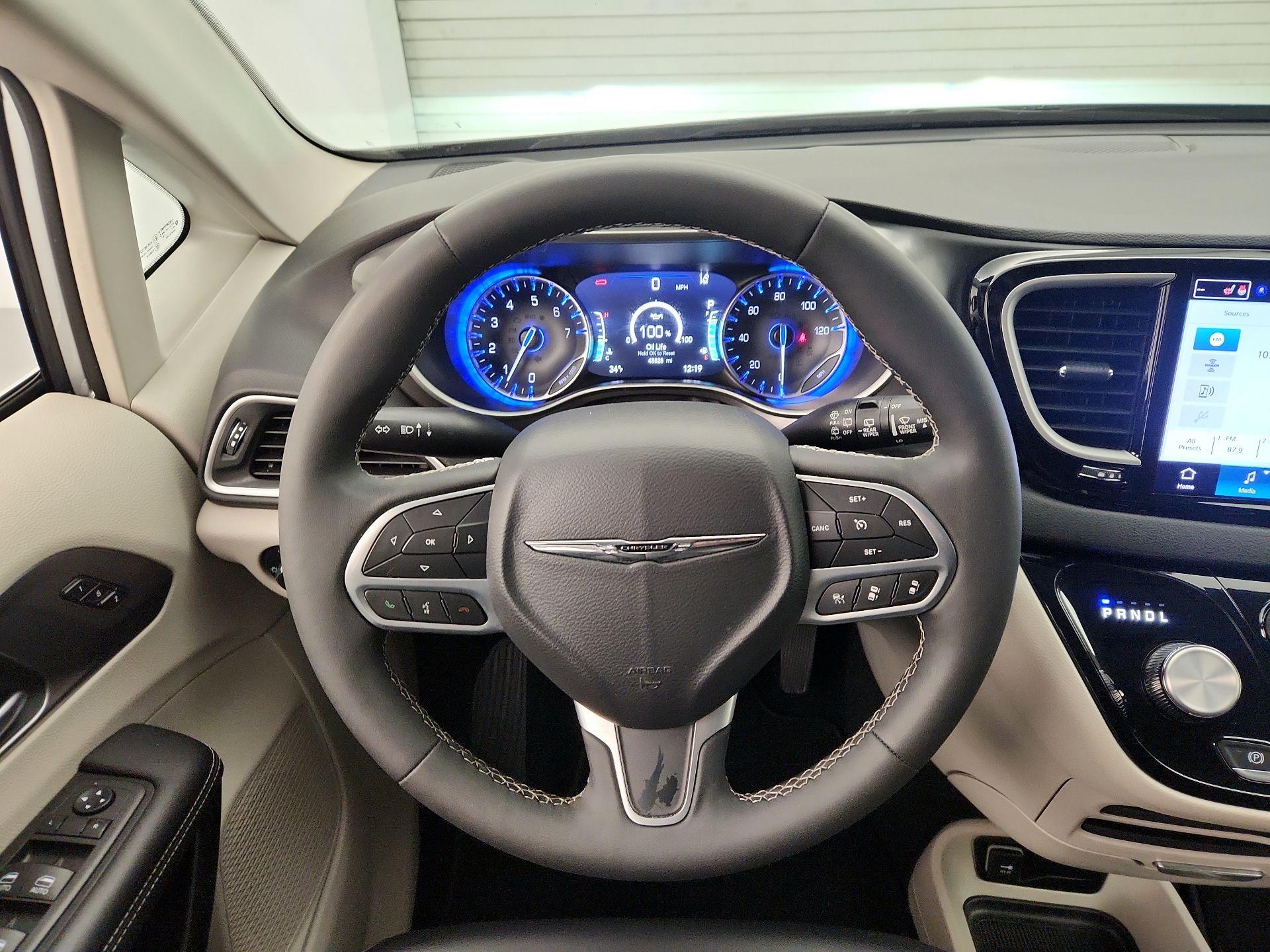 Thumbnail: 2024 Chrysler Pacifica - 10