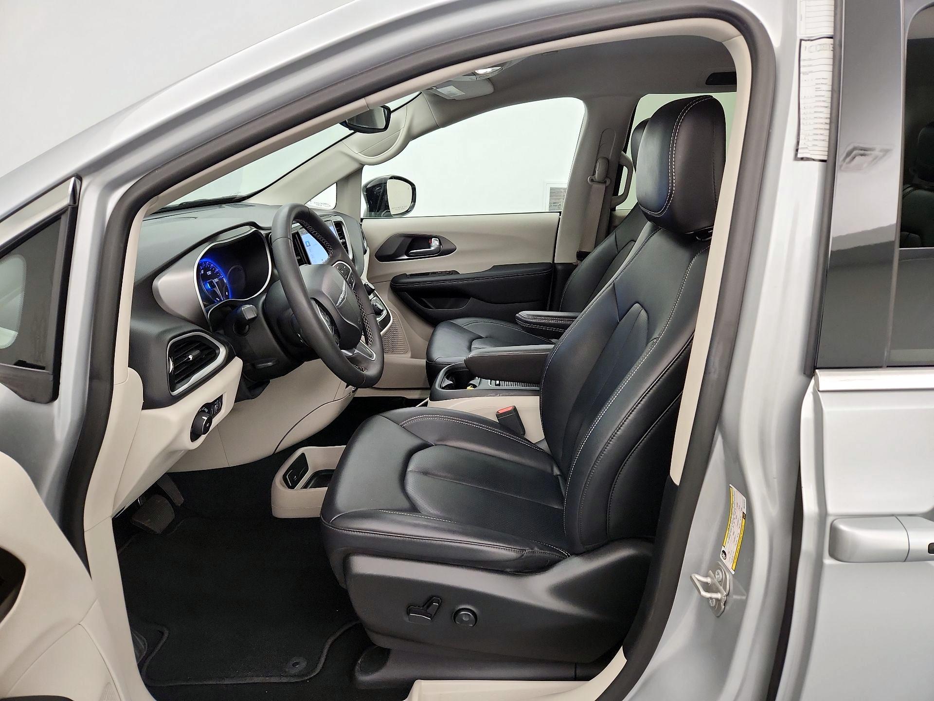 Thumbnail: 2024 Chrysler Pacifica - 11