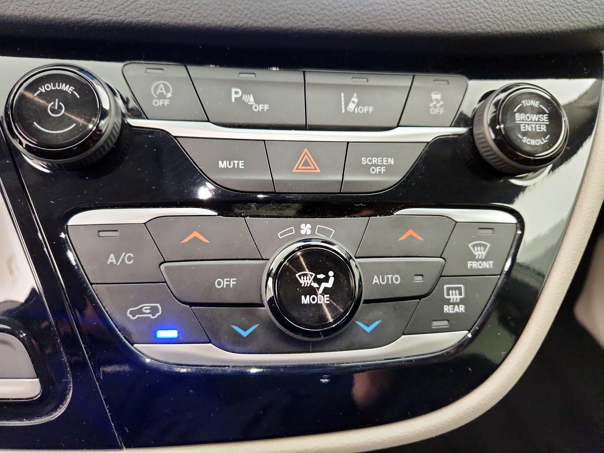 Thumbnail: 2024 Chrysler Pacifica - 16