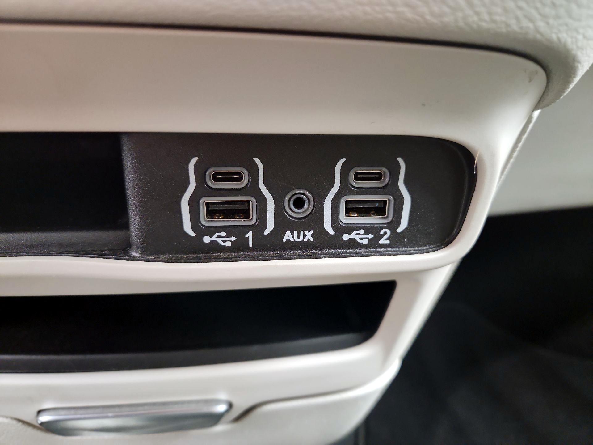 Thumbnail: 2024 Chrysler Pacifica - 18