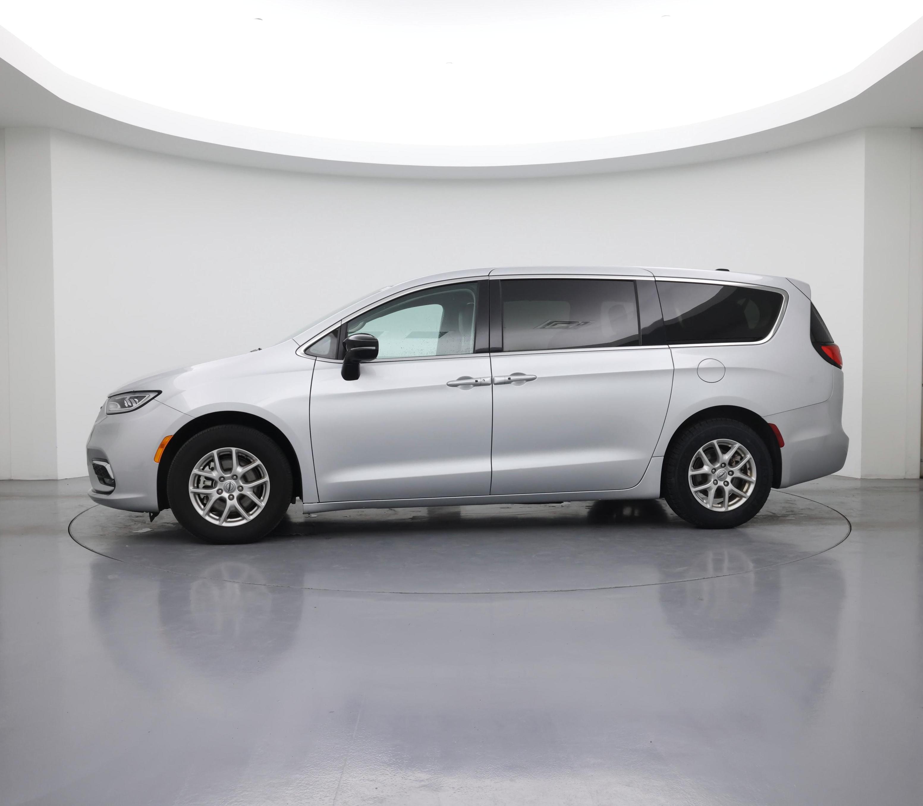 Thumbnail: 2024 Chrysler Pacifica - 3