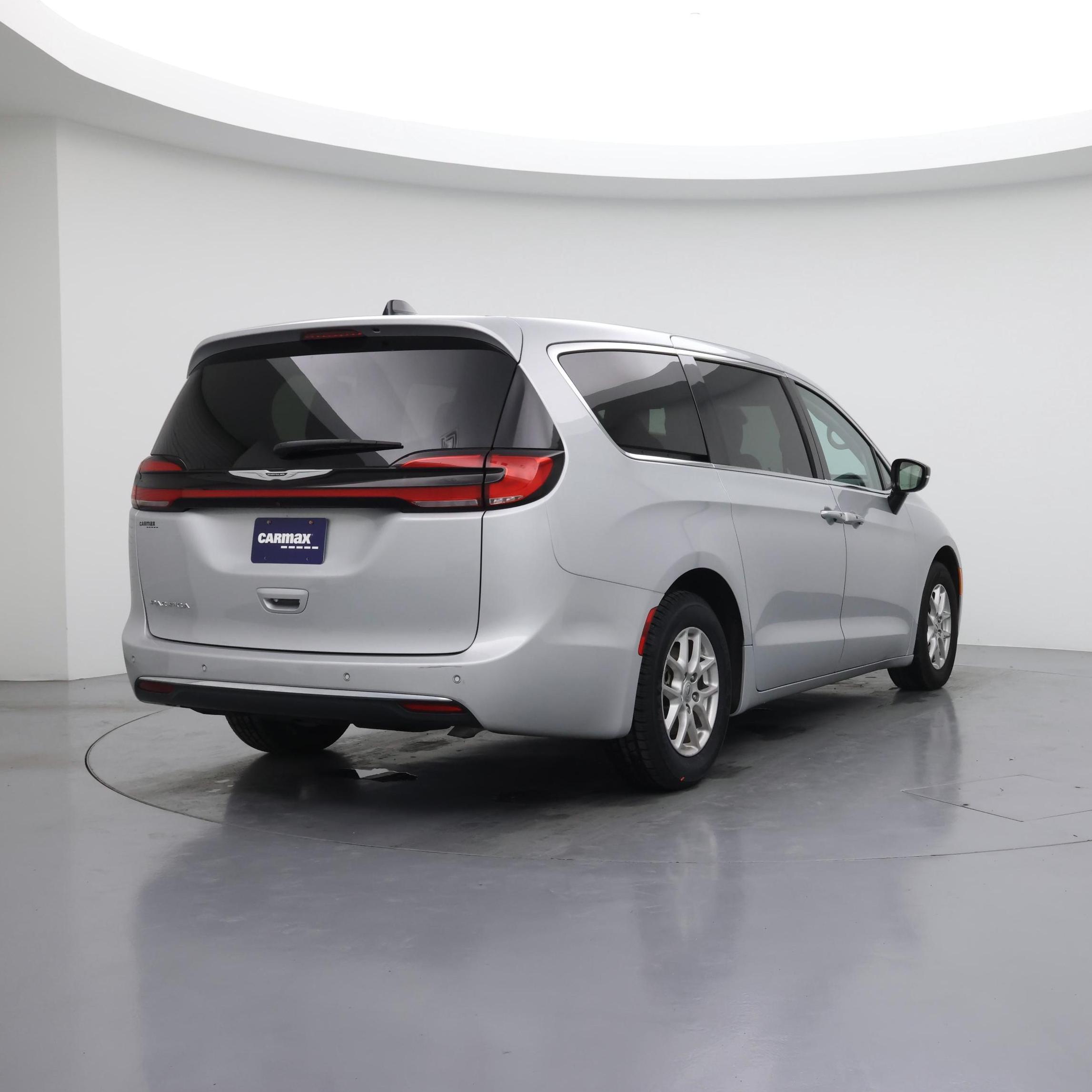 Thumbnail: 2024 Chrysler Pacifica - 8