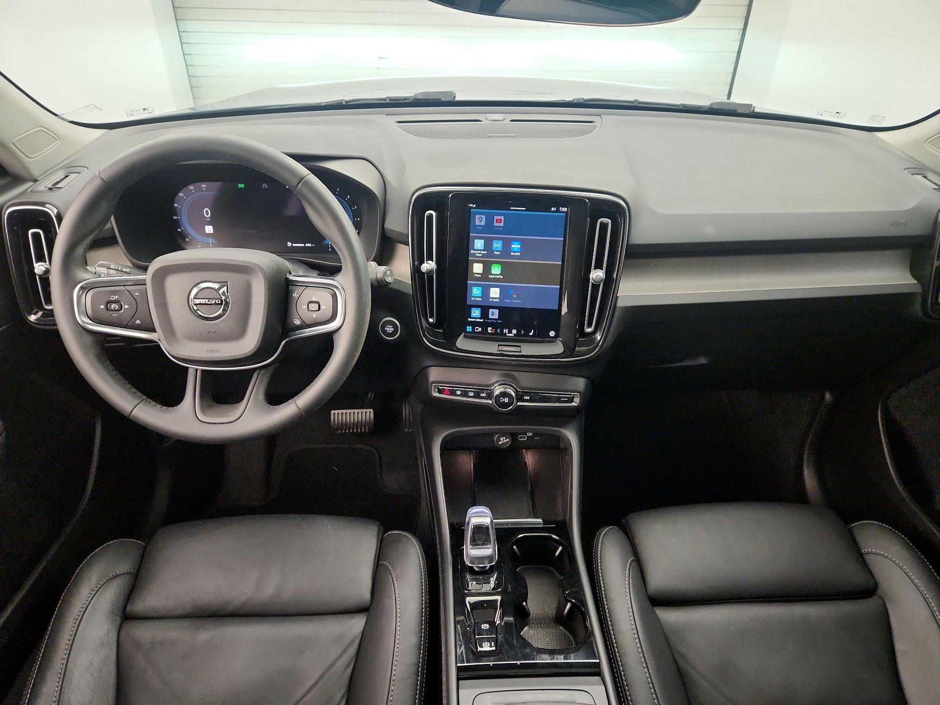 Thumbnail: 2023 Volvo XC40 - 9