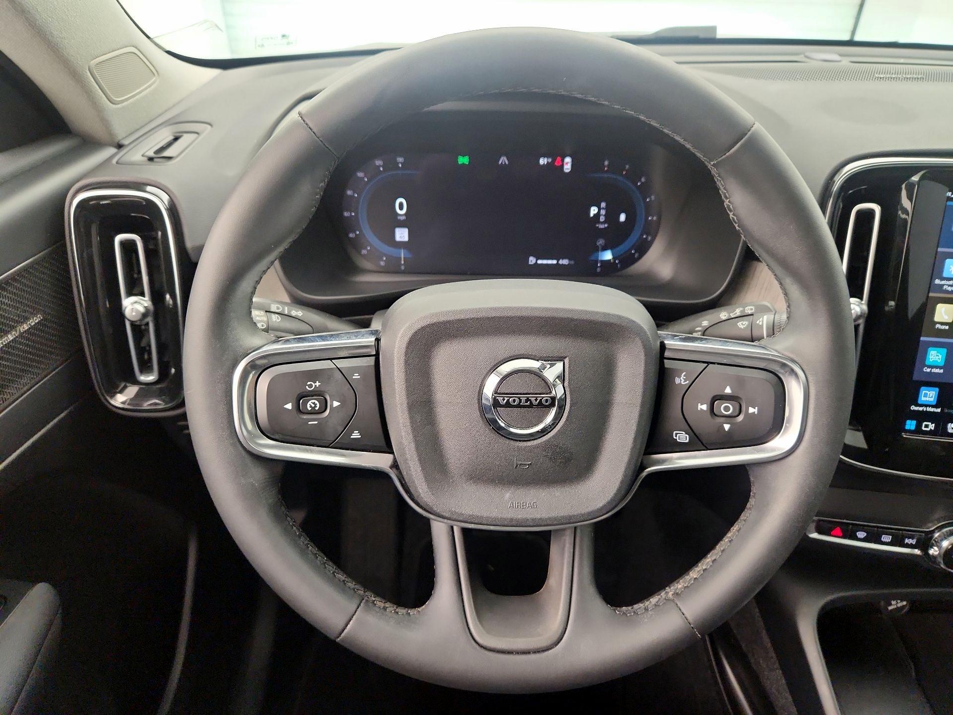 Thumbnail: 2023 Volvo XC40 - 10