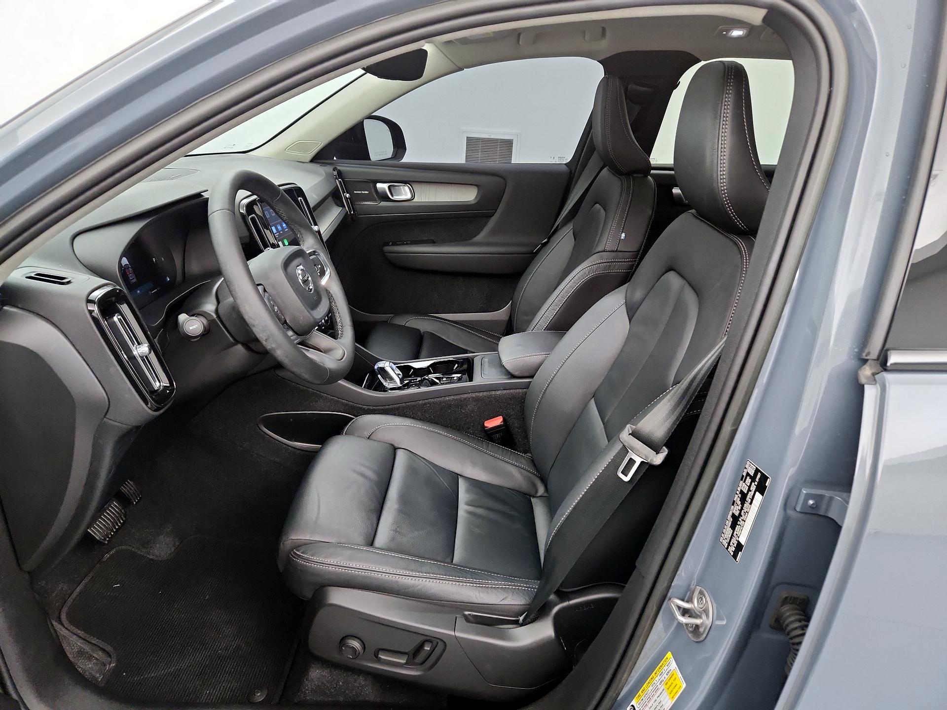 Thumbnail: 2023 Volvo XC40 - 11