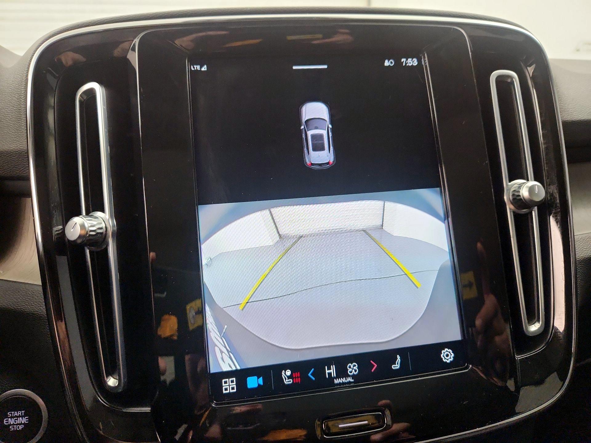 Thumbnail: 2023 Volvo XC40 - 14