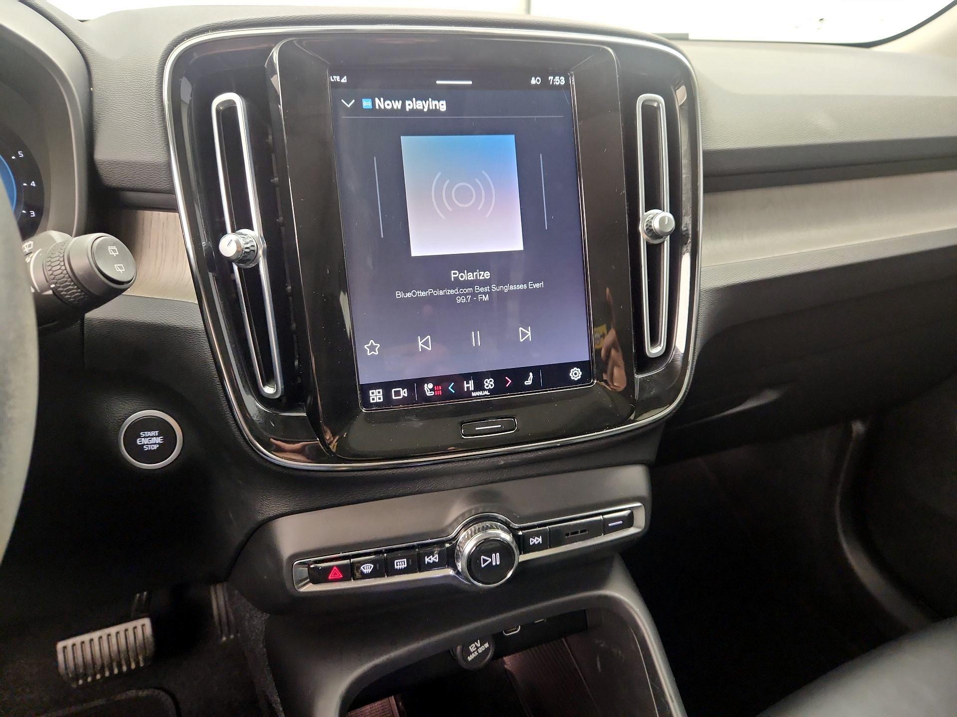 Thumbnail: 2023 Volvo XC40 - 16