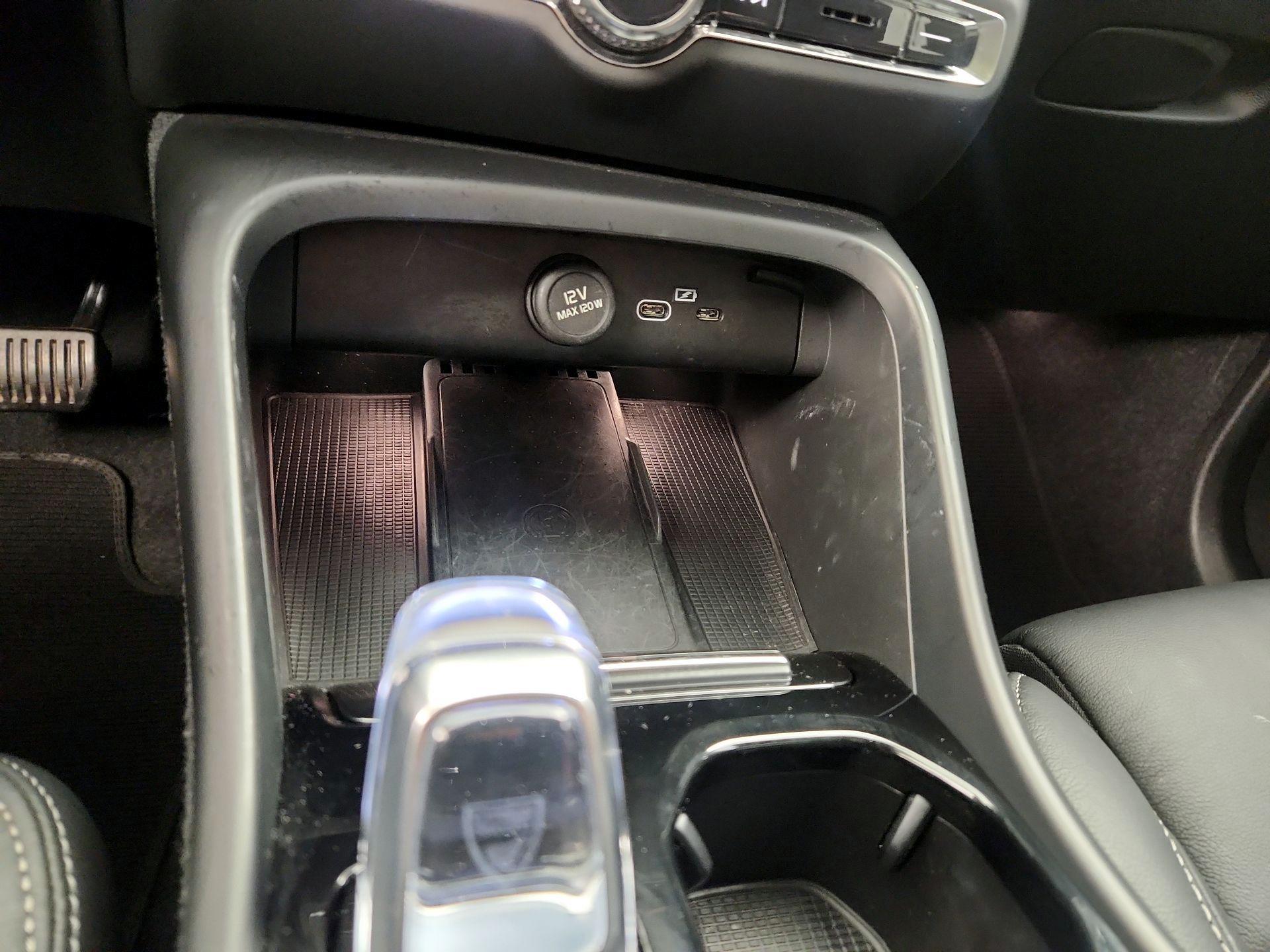 Thumbnail: 2023 Volvo XC40 - 18