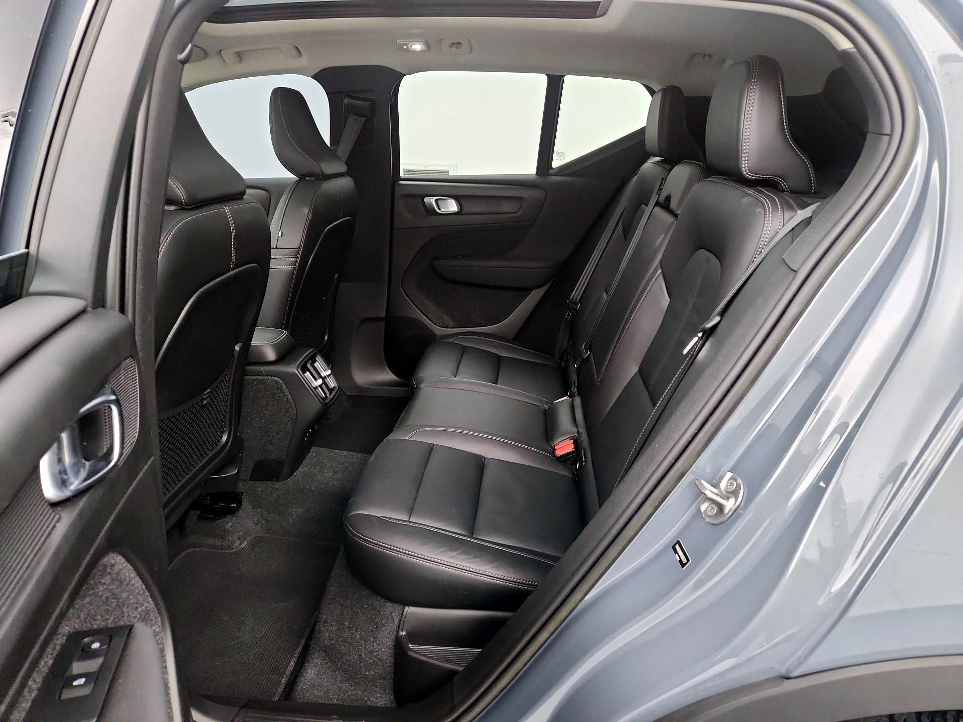 Thumbnail: 2023 Volvo XC40 - 20