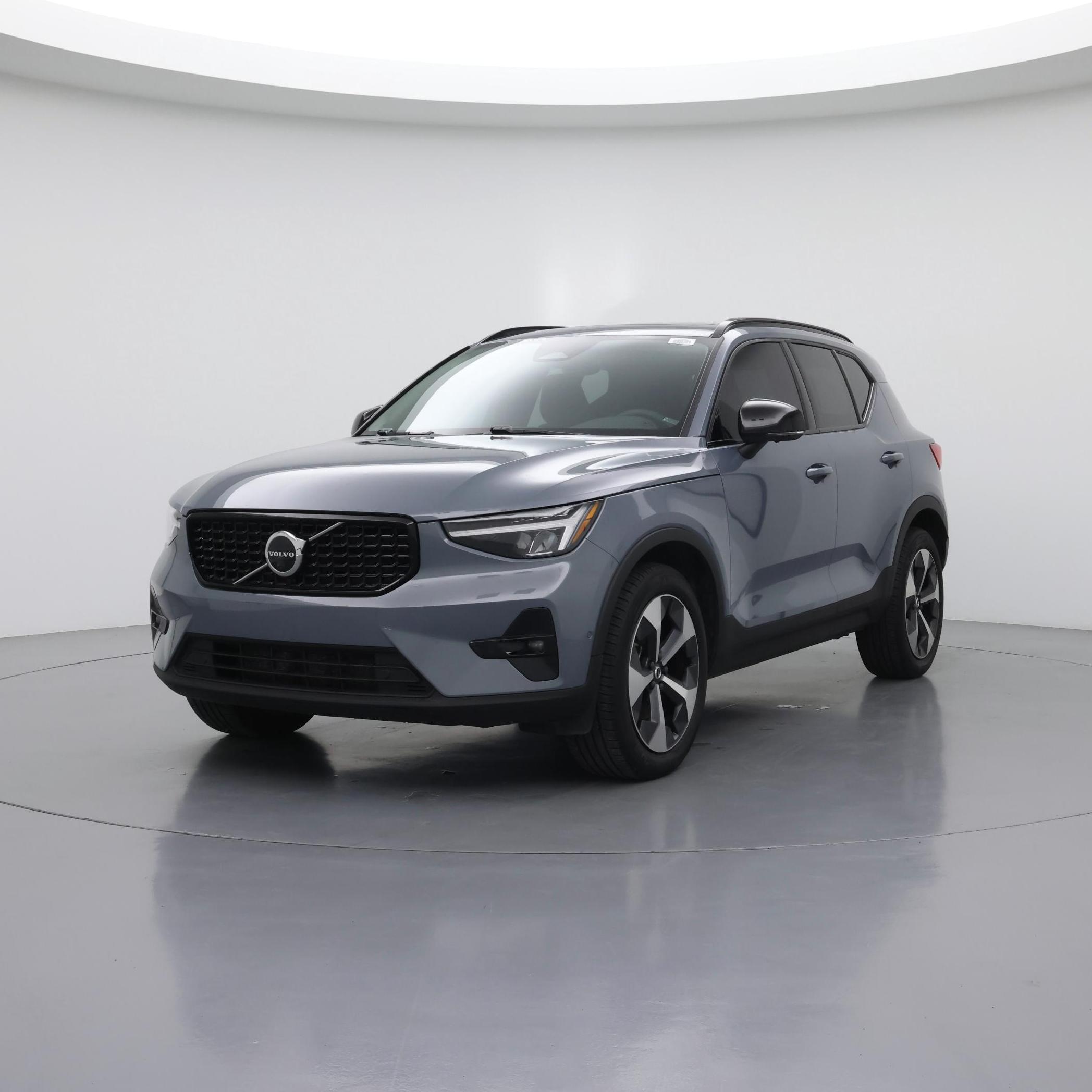 Thumbnail: 2023 Volvo XC40 - 4