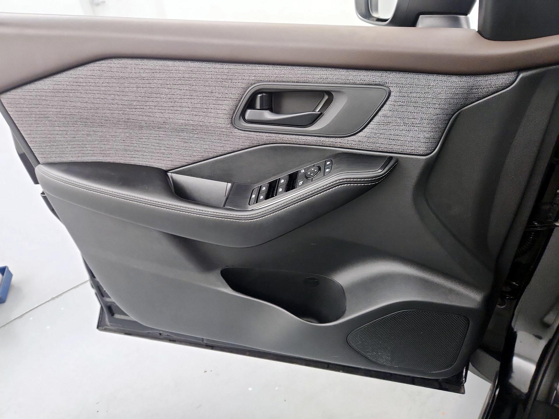 Thumbnail: 2021 Nissan Rogue - 12