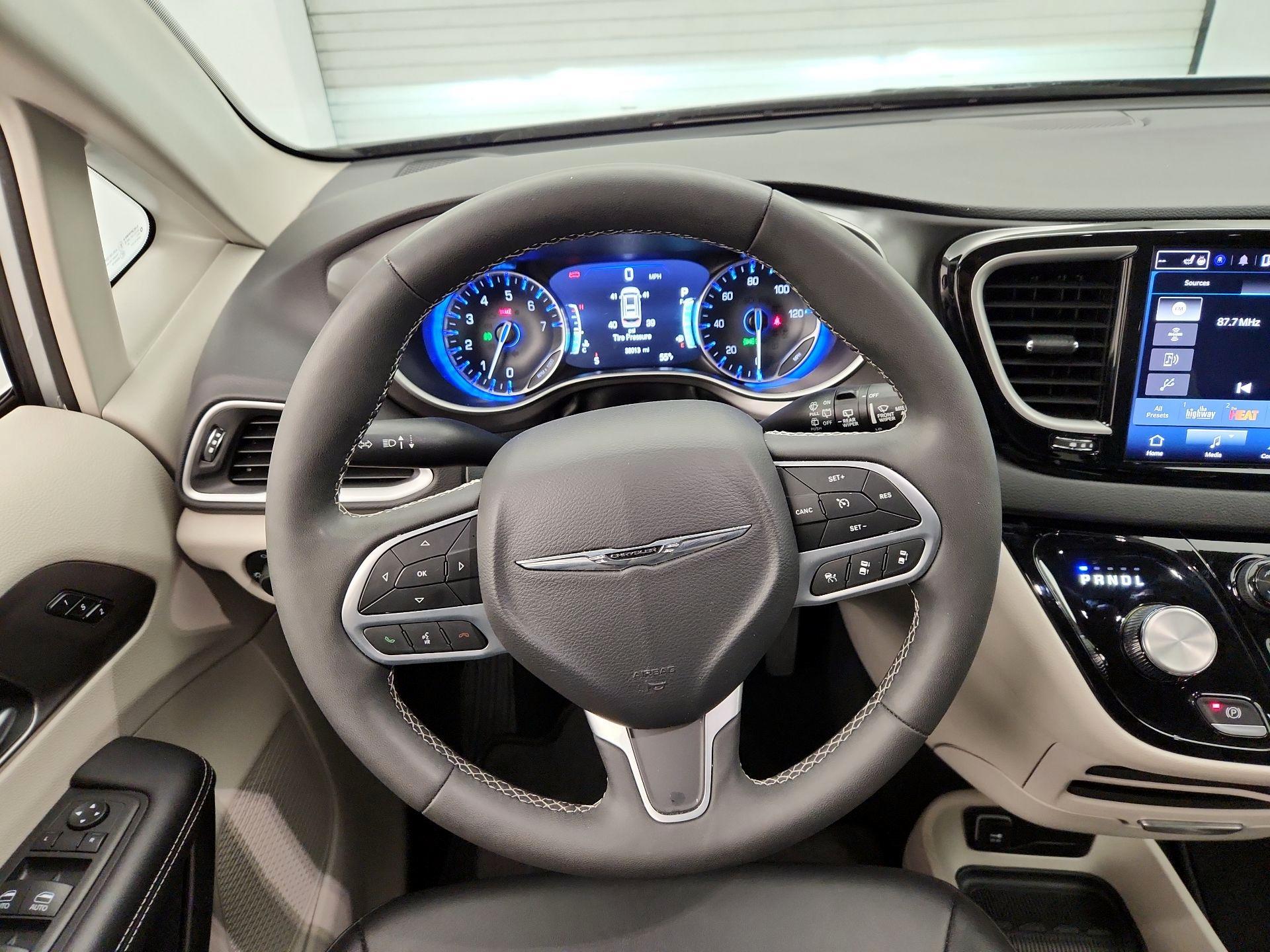 Thumbnail: 2024 Chrysler Pacifica - 10