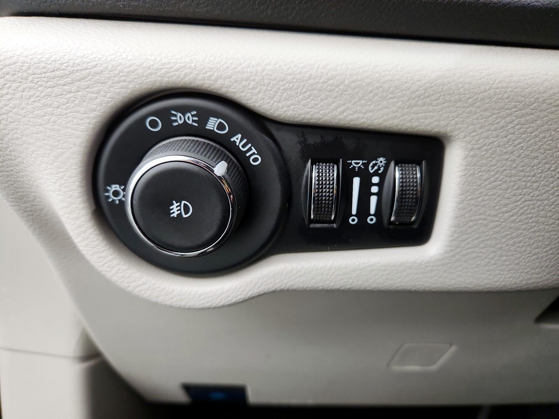 Thumbnail: 2024 Chrysler Pacifica - 13