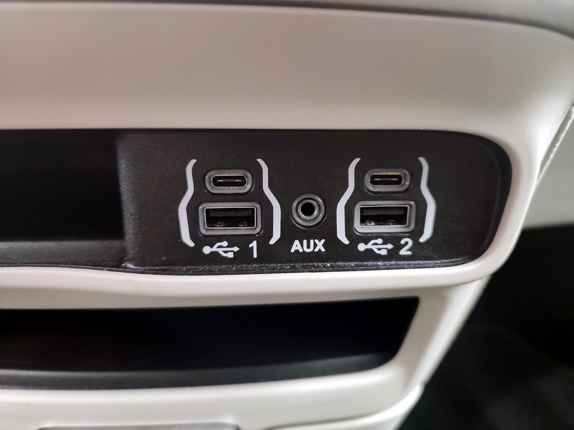 Thumbnail: 2024 Chrysler Pacifica - 18