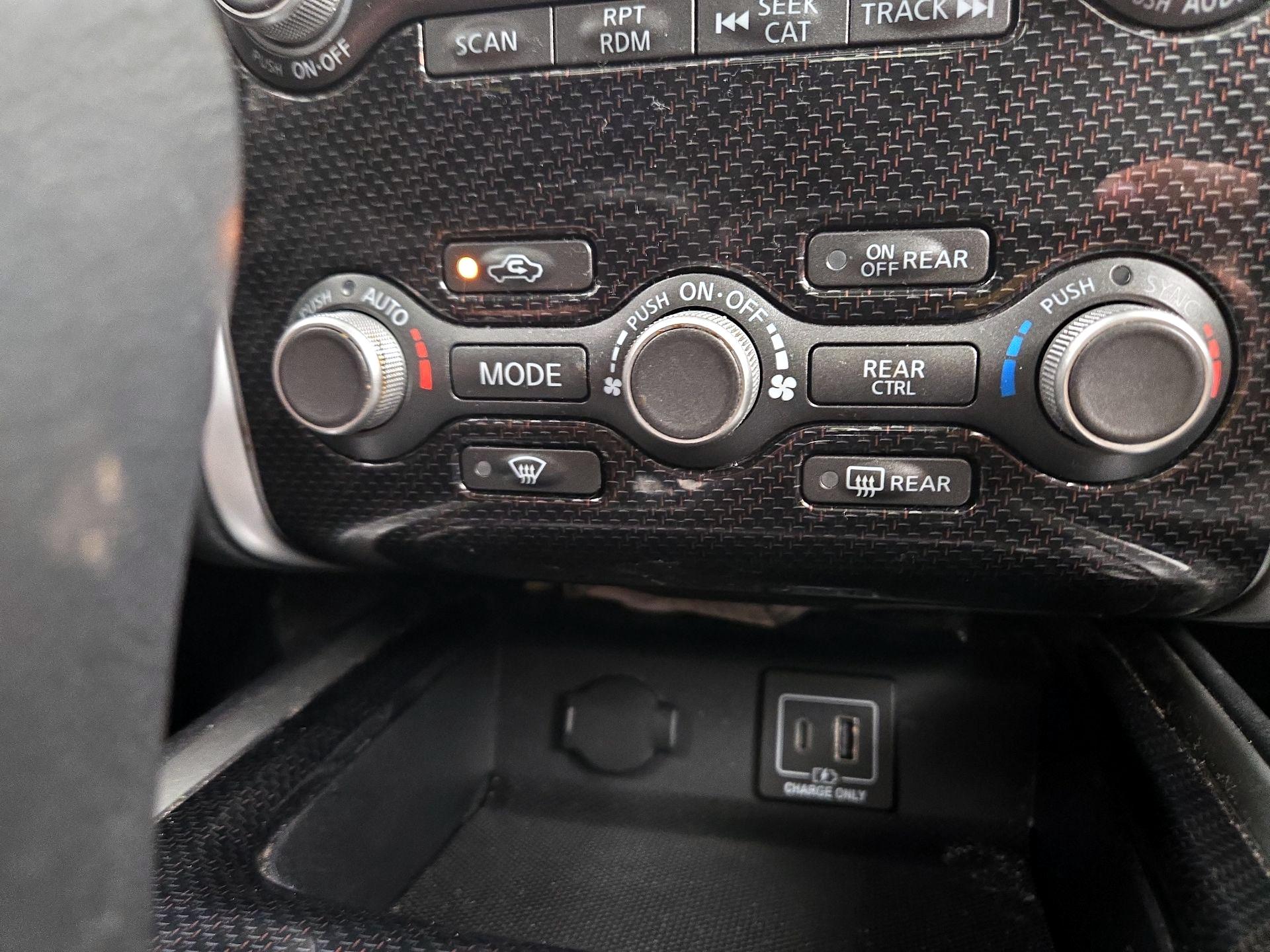 Thumbnail: 2019 Nissan Pathfinder - 17