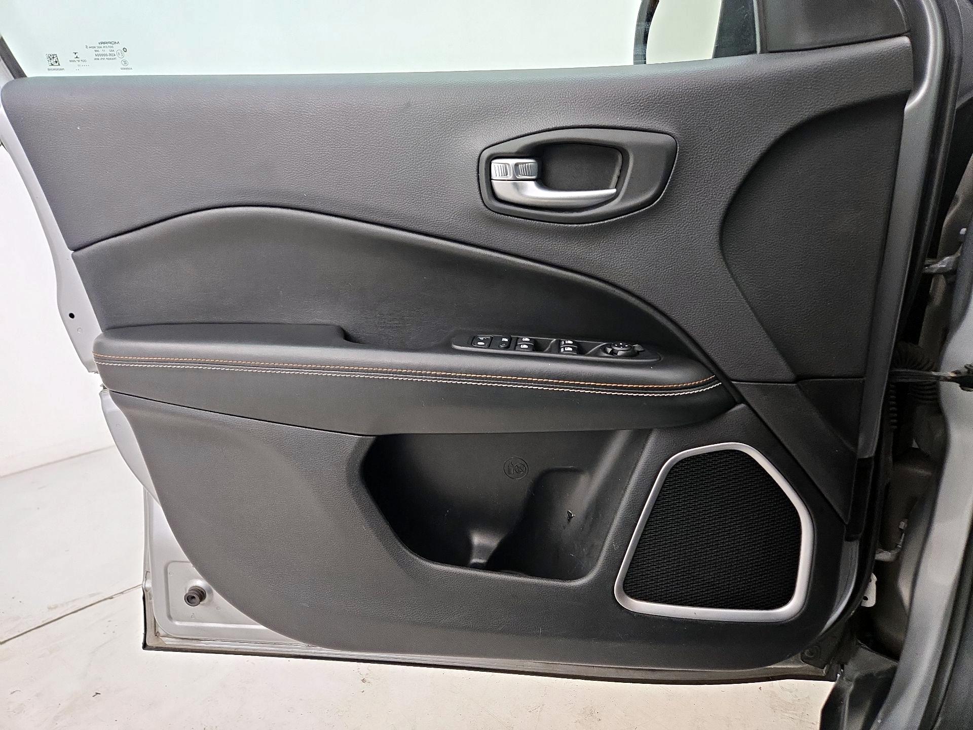 Thumbnail: 2017 Jeep Compass - 12