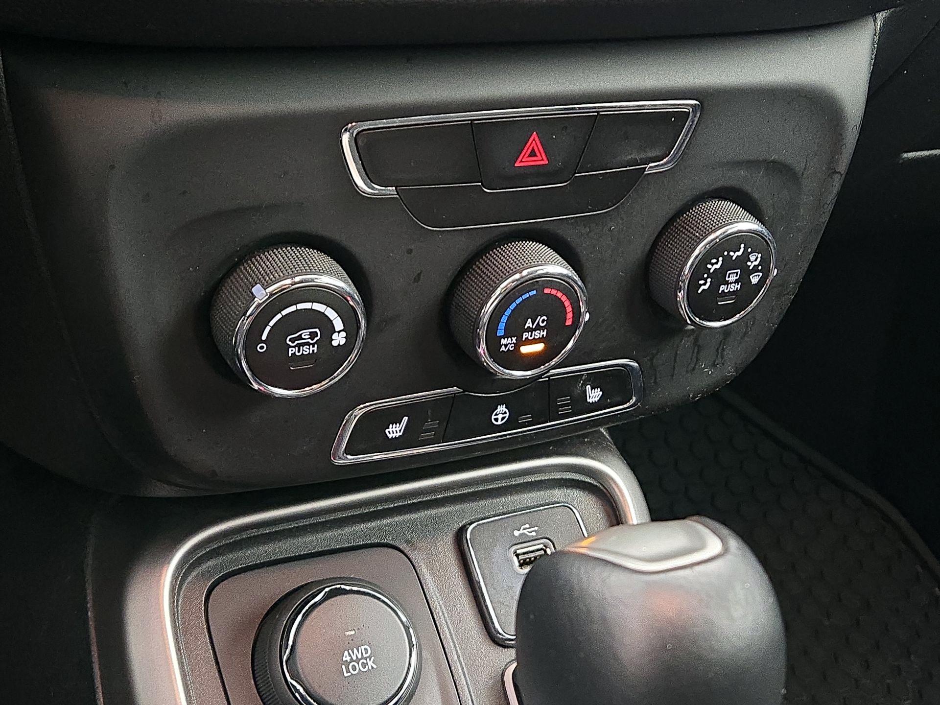 Thumbnail: 2017 Jeep Compass - 16