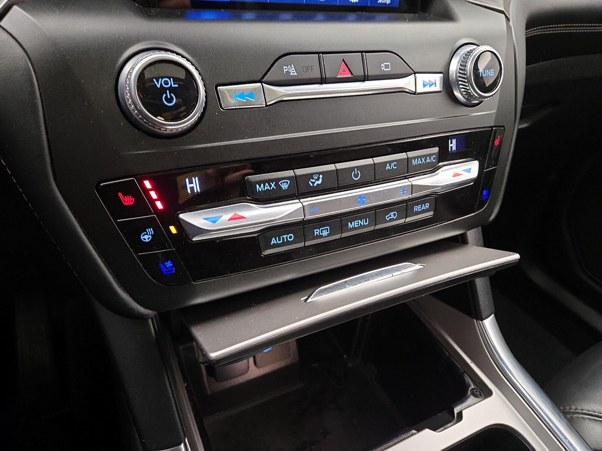 Thumbnail: 2020 Ford Explorer - 16