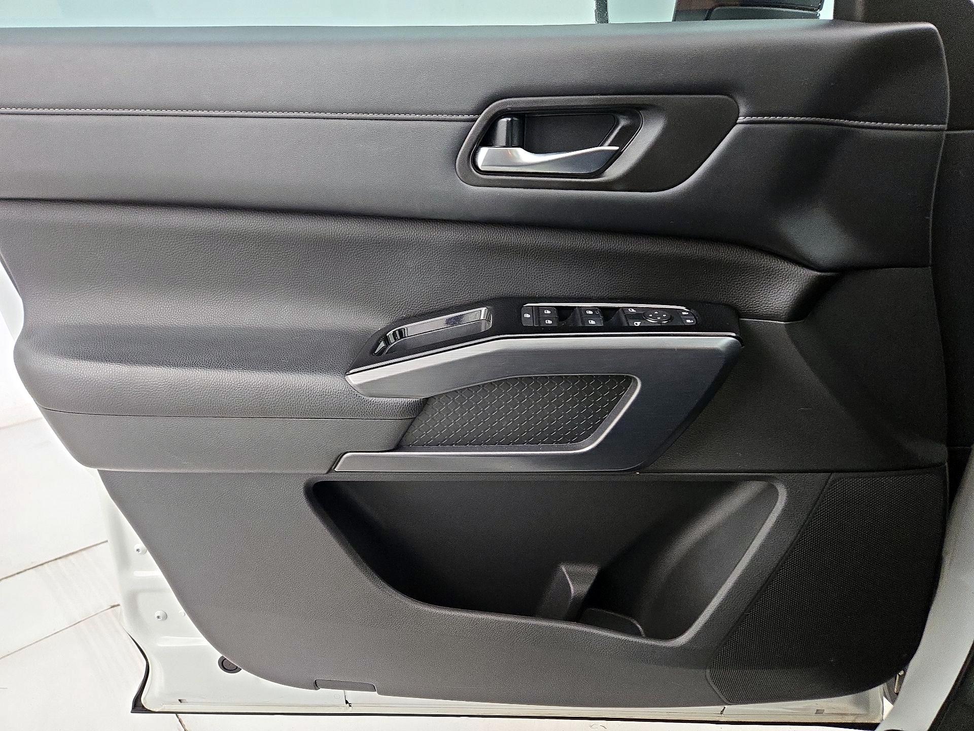 Thumbnail: 2023 Nissan Pathfinder - 12