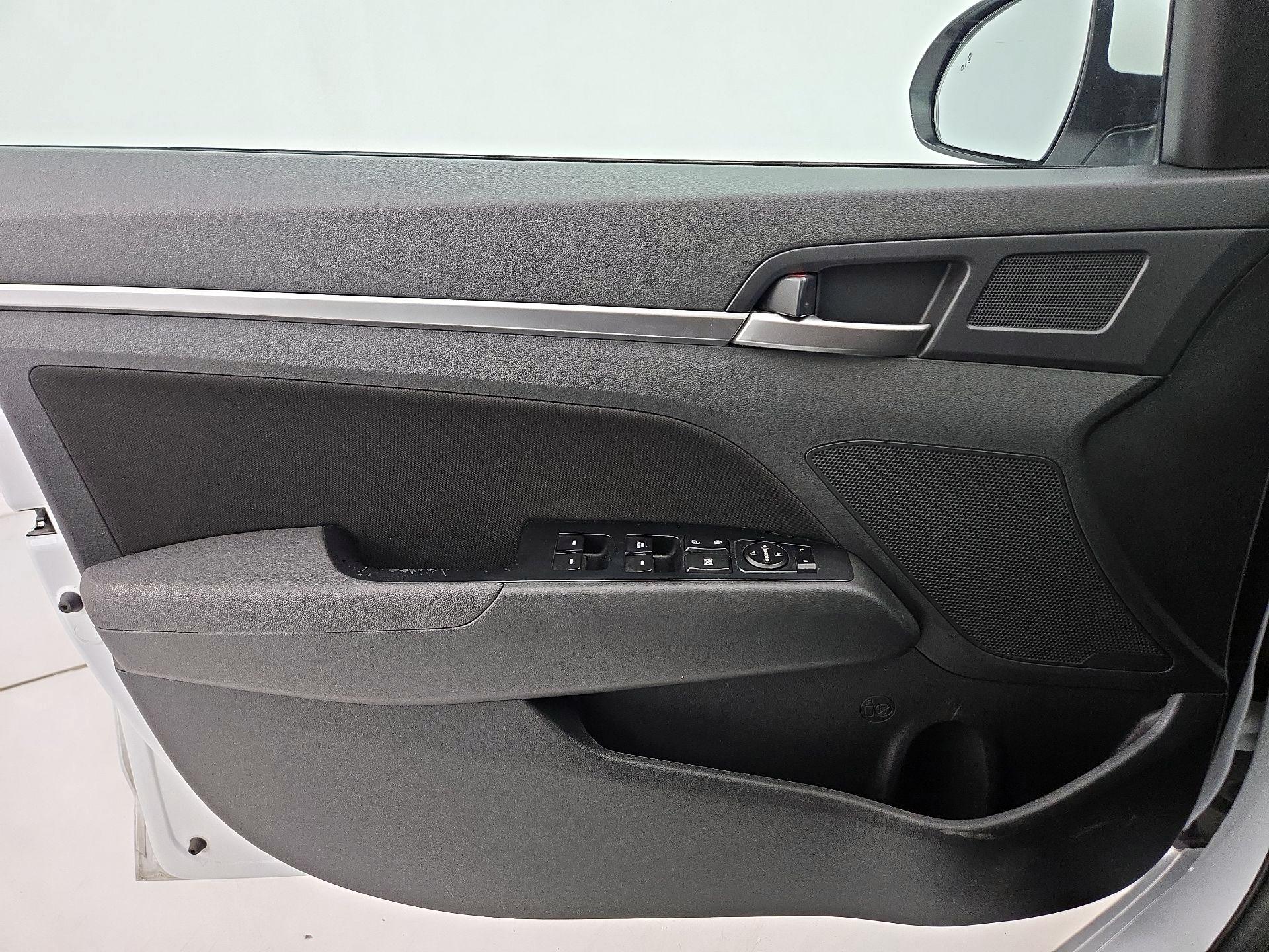 Thumbnail: 2020 Hyundai Elantra - 12