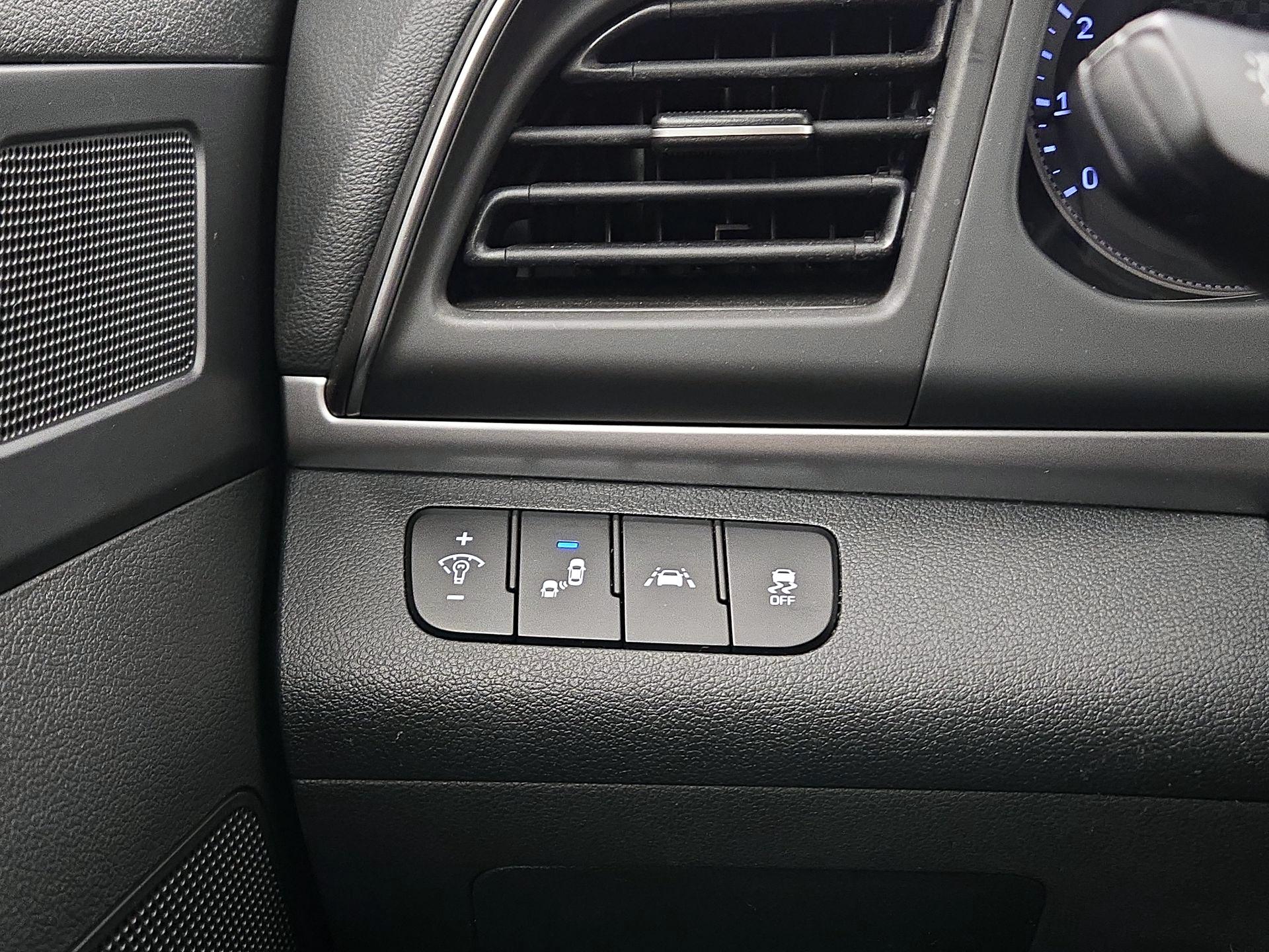 Thumbnail: 2020 Hyundai Elantra - 13