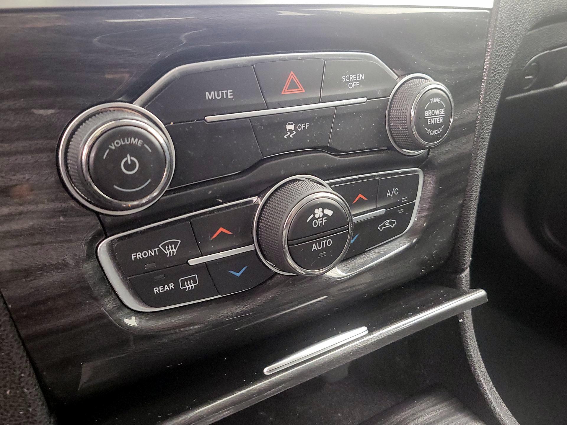 Thumbnail: 2021 Chrysler 300 - 16