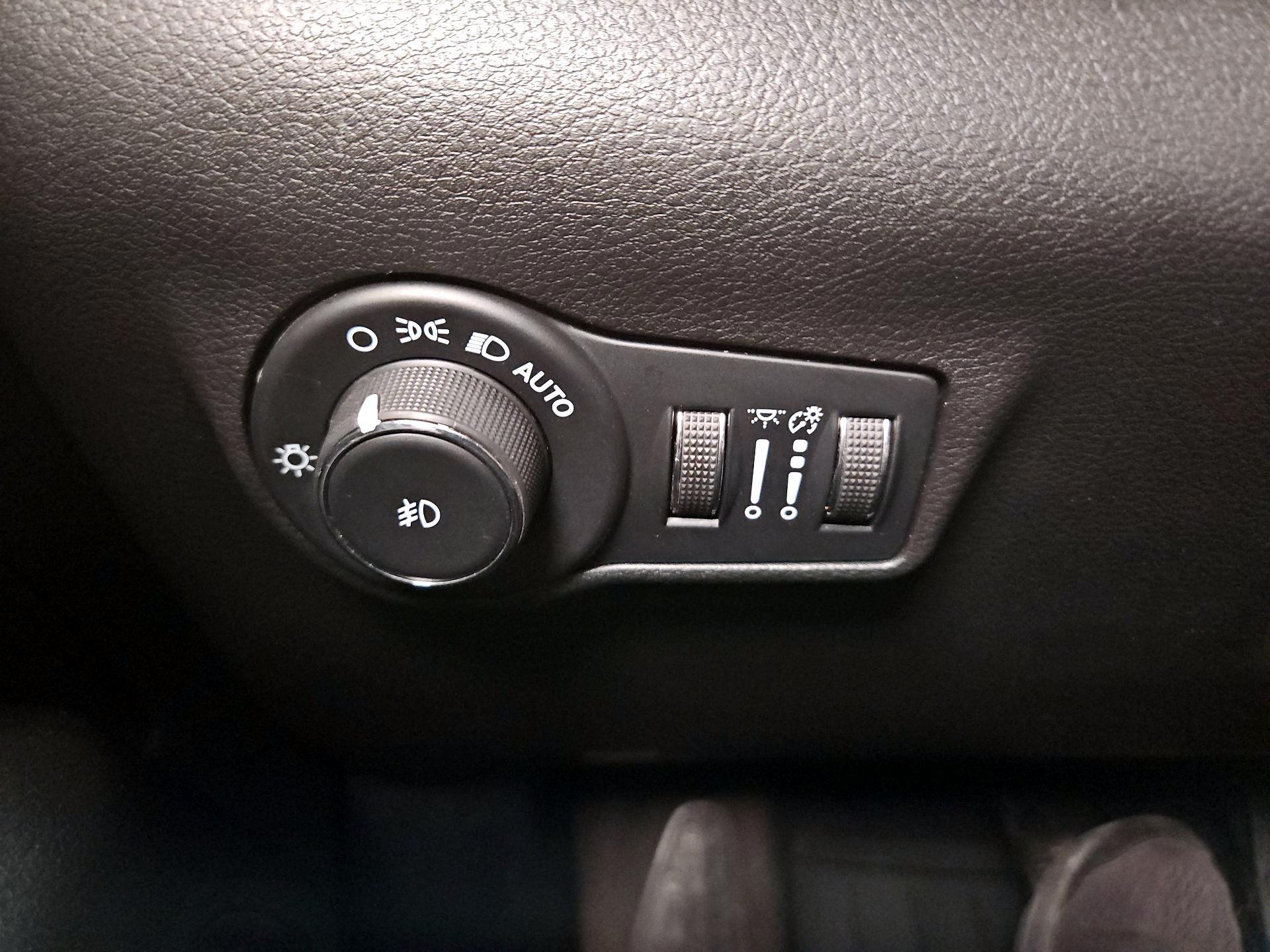 Thumbnail: 2023 Jeep Compass - 13