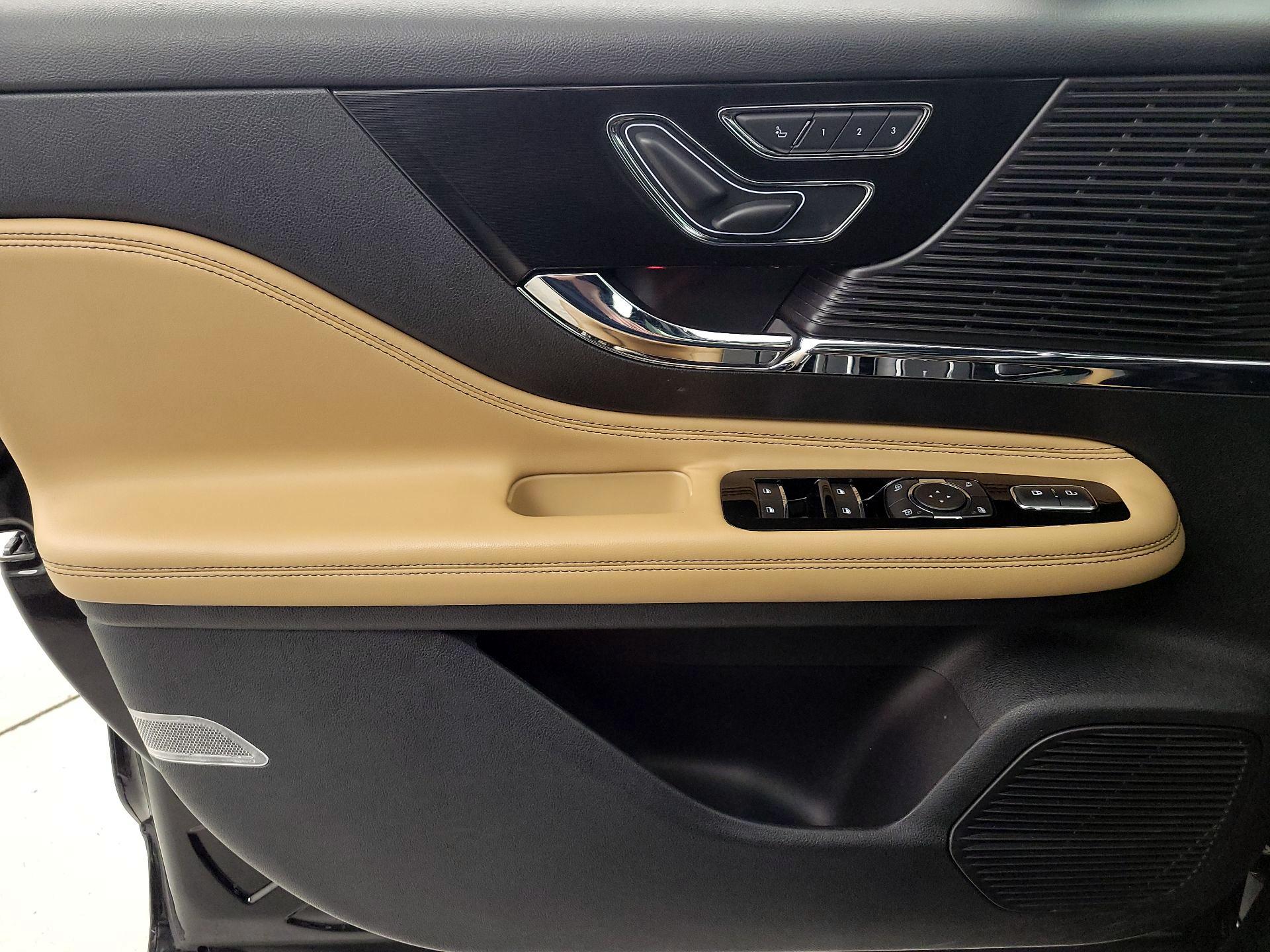 Thumbnail: 2022 Lincoln Corsair - 12