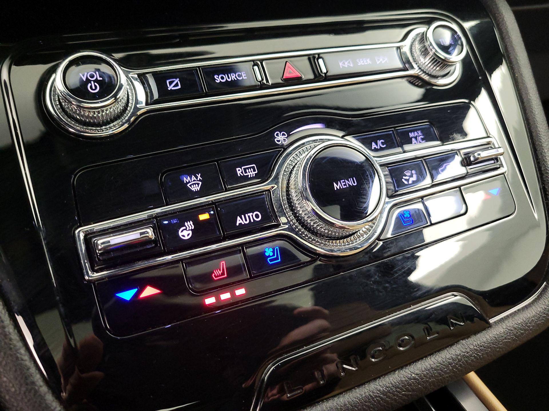 Thumbnail: 2022 Lincoln Corsair - 17