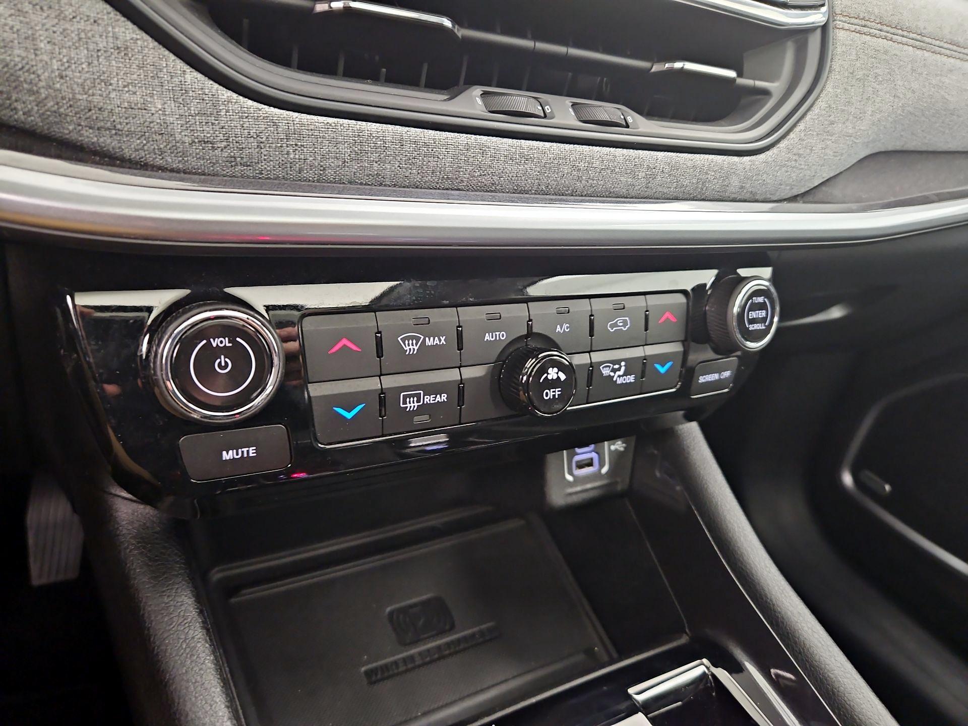 Thumbnail: 2022 Jeep Compass - 16